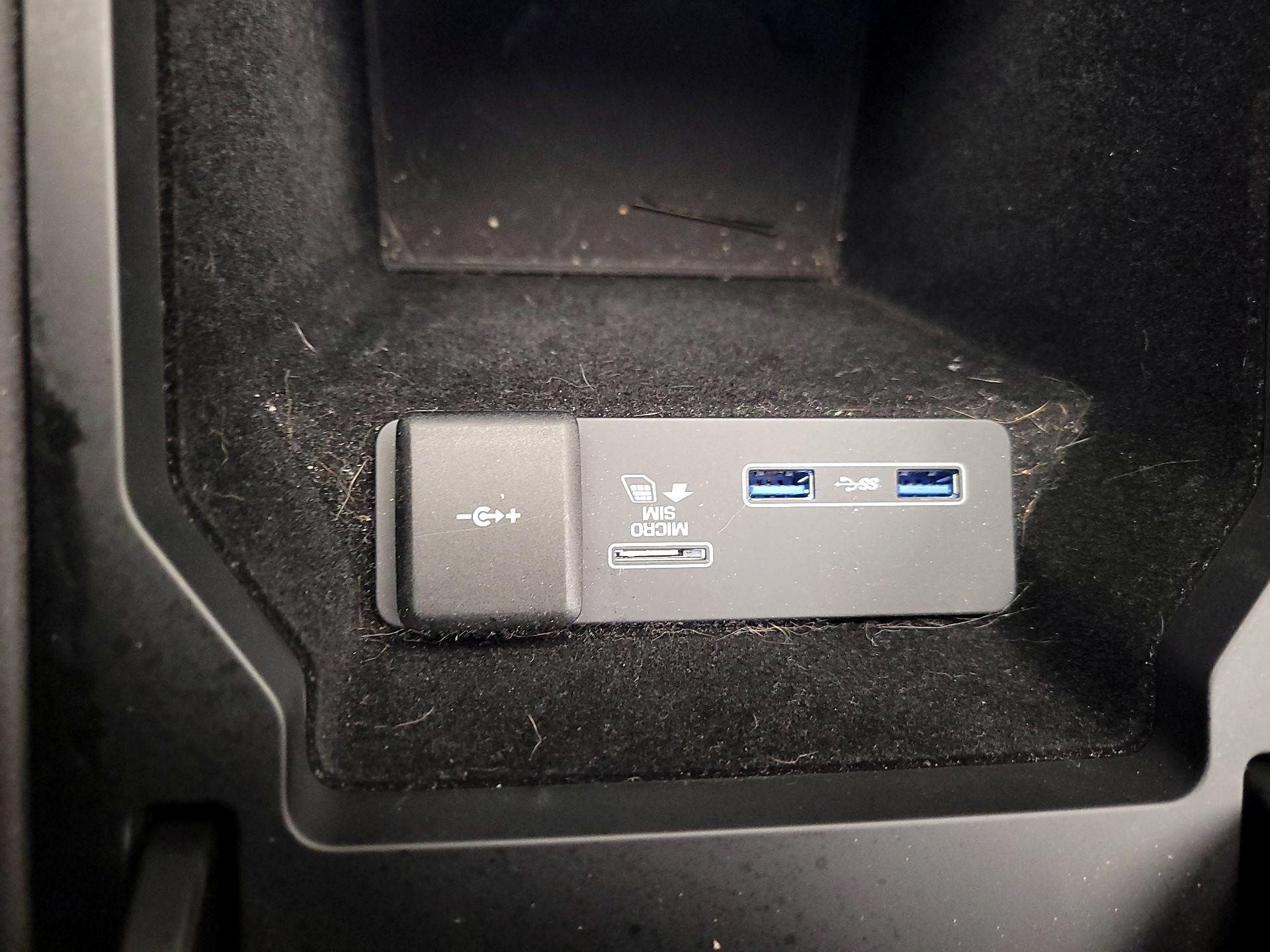 Thumbnail: 2020 Land Rover Discovery Sport - 18