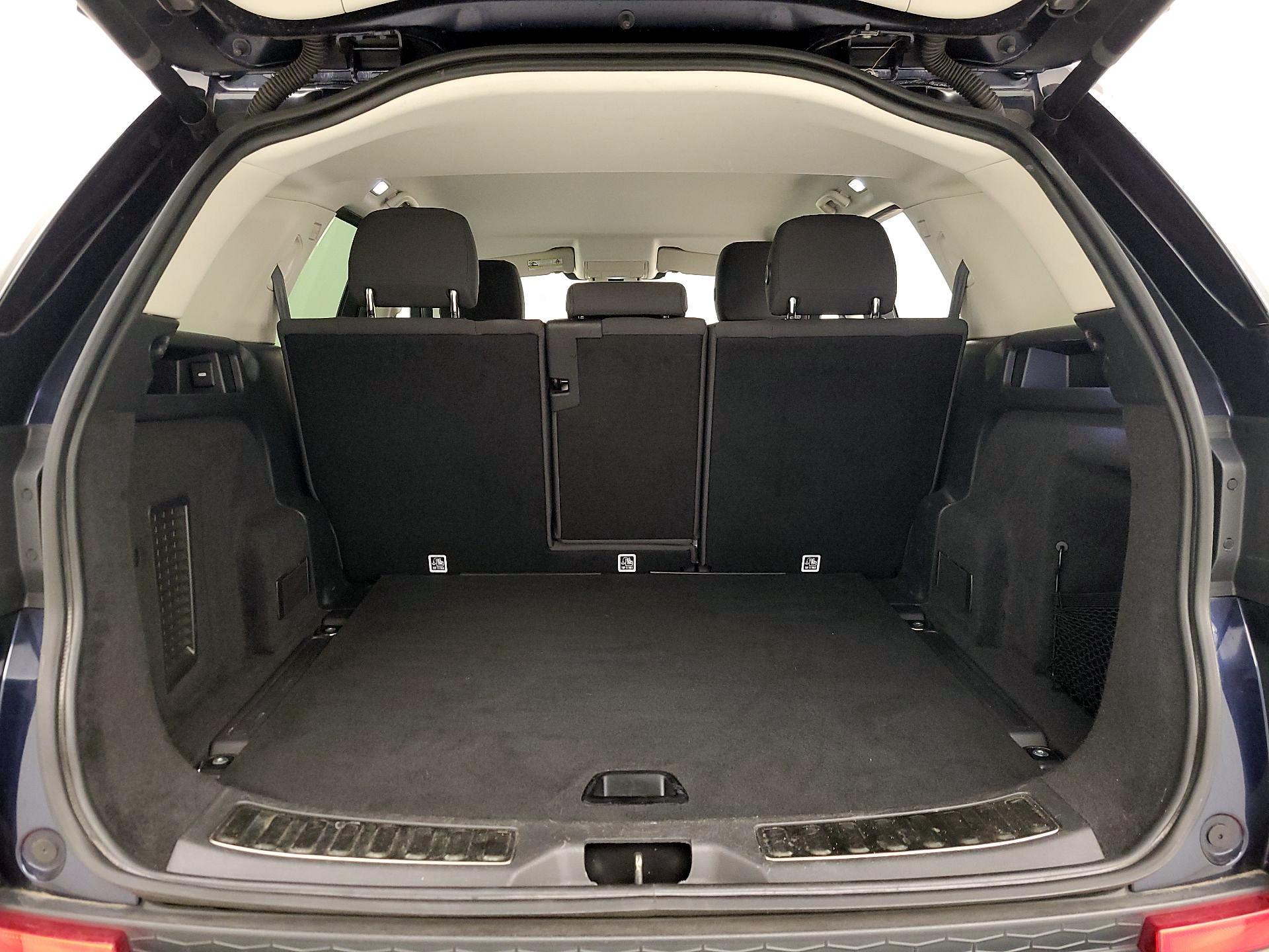 Thumbnail: 2020 Land Rover Discovery Sport - 20