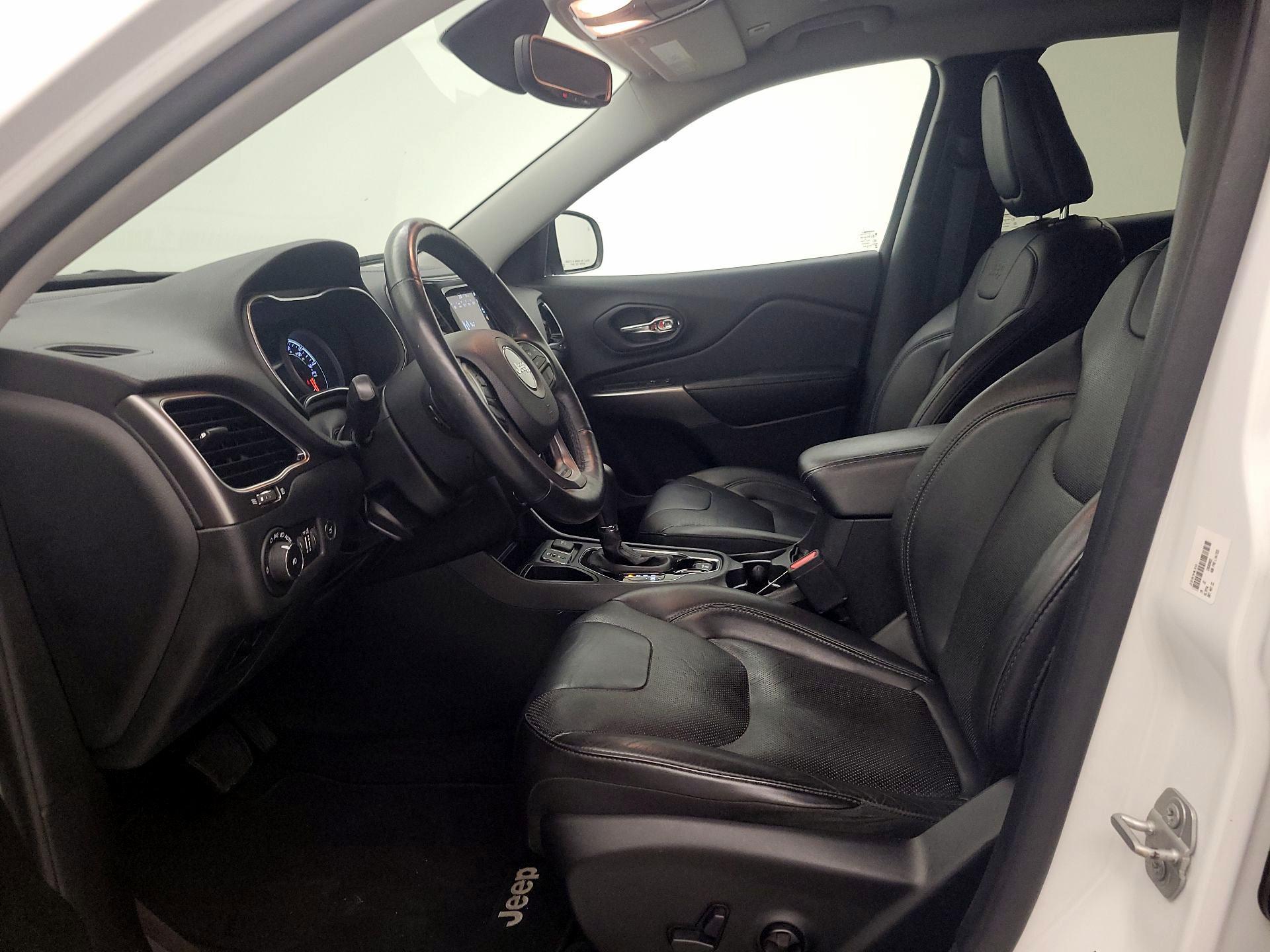 Thumbnail: 2019 Jeep Cherokee - 11