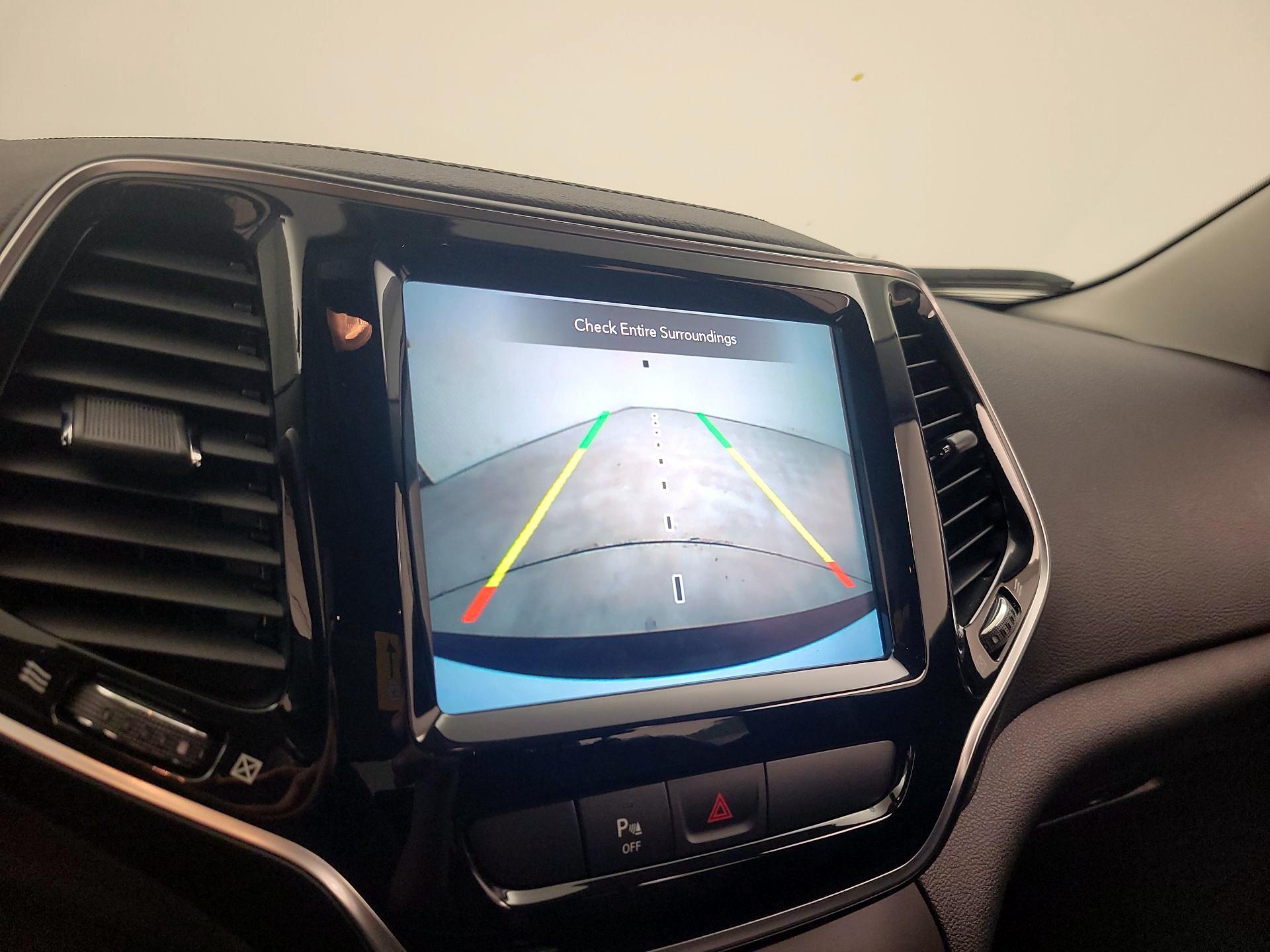 Thumbnail: 2019 Jeep Cherokee - 14