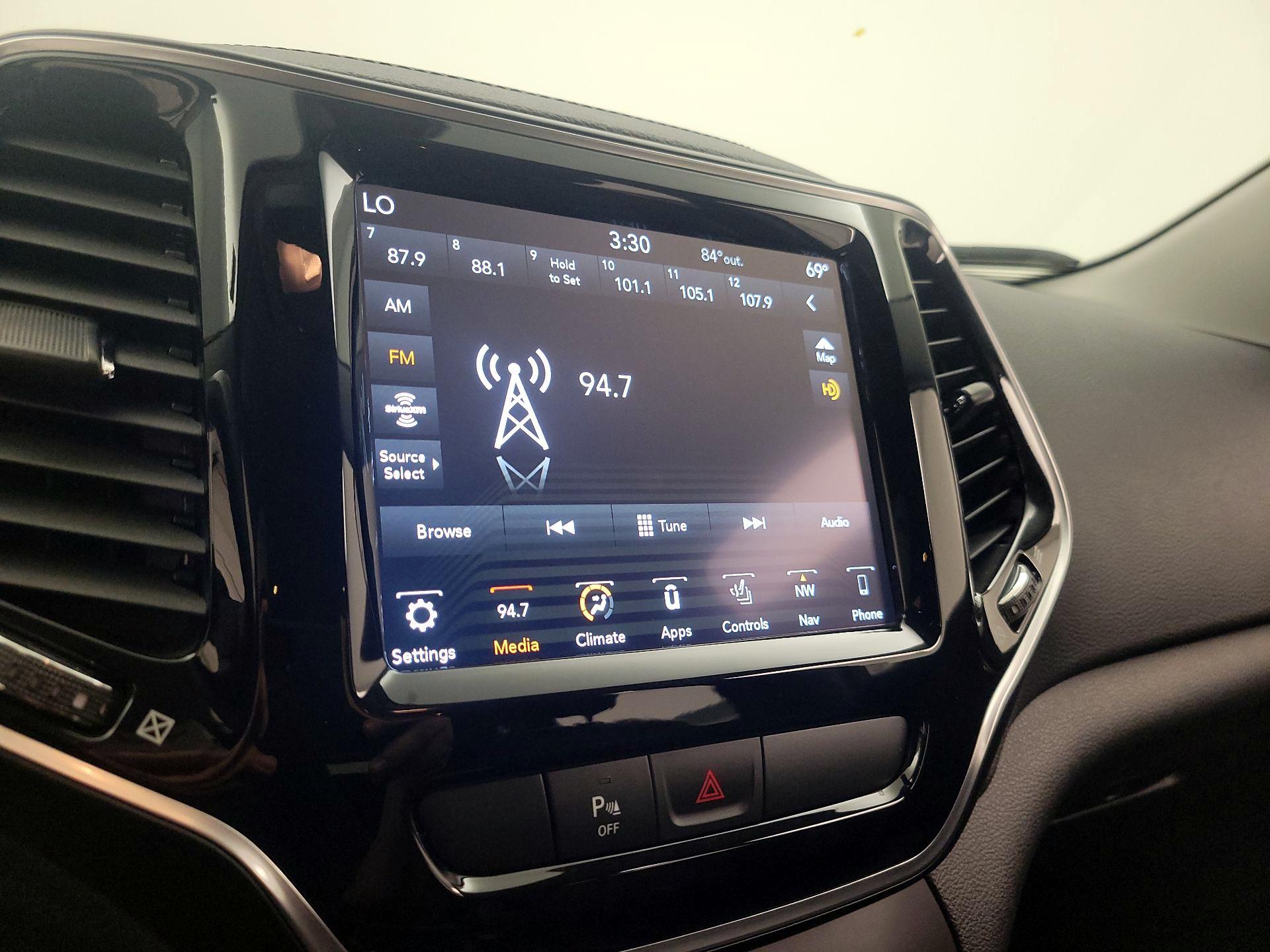 Thumbnail: 2019 Jeep Cherokee - 15