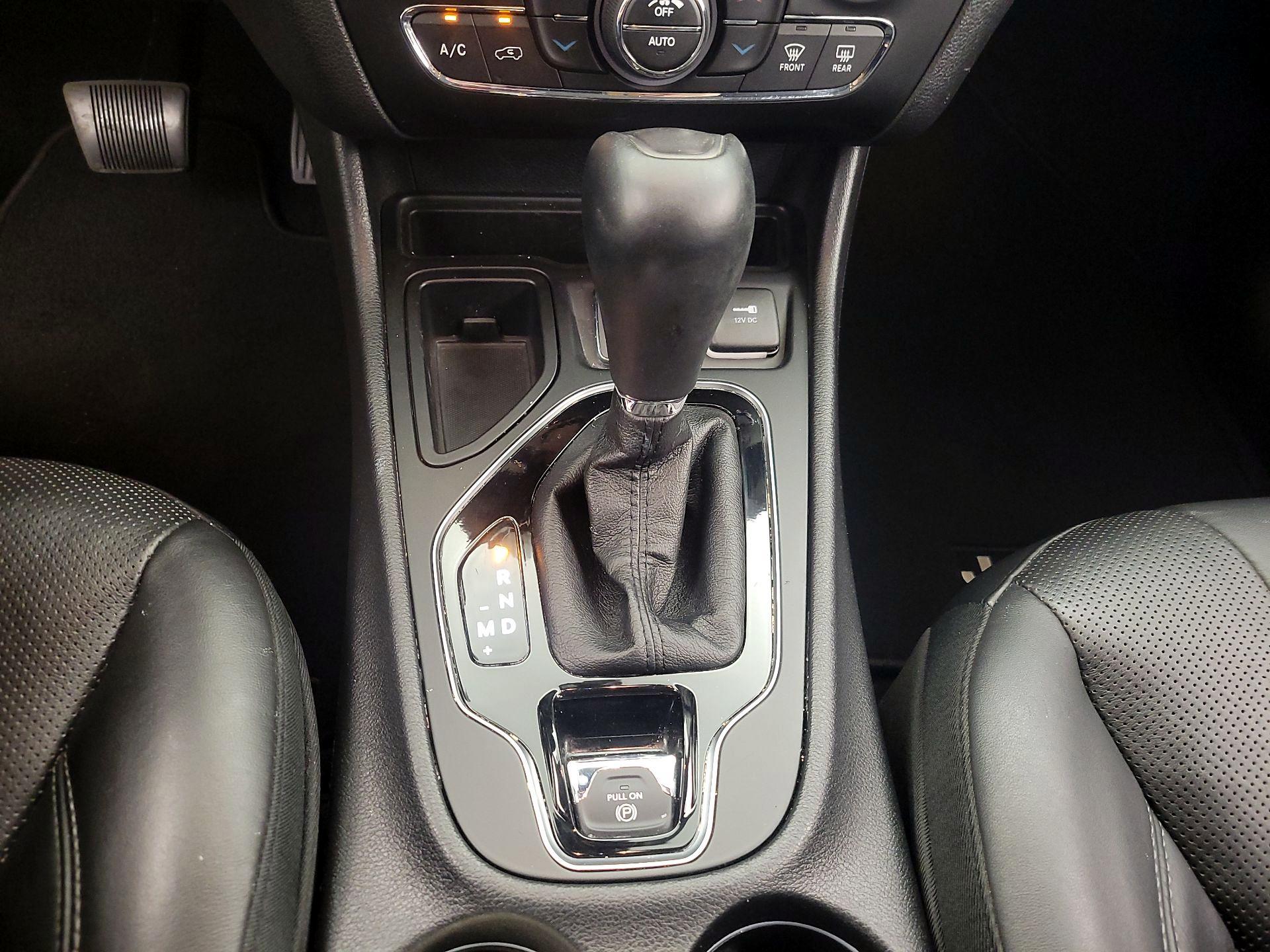 Thumbnail: 2019 Jeep Cherokee - 17