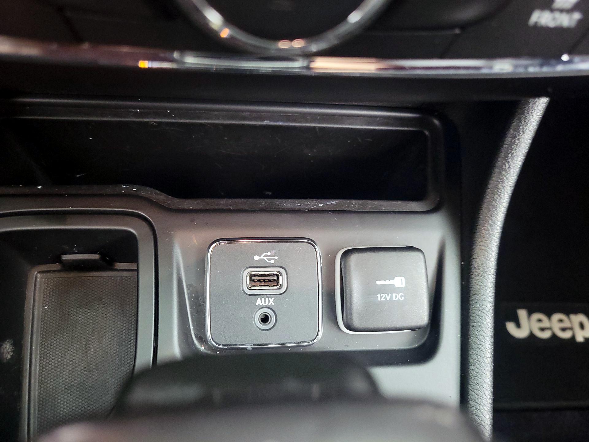 Thumbnail: 2019 Jeep Cherokee - 18