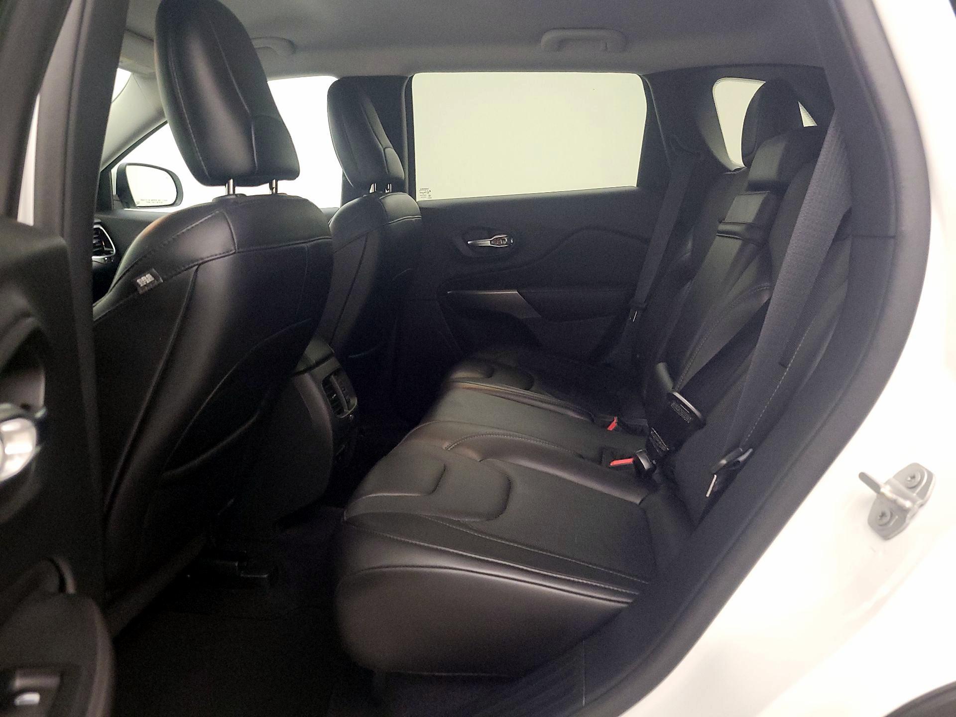 Thumbnail: 2019 Jeep Cherokee - 19