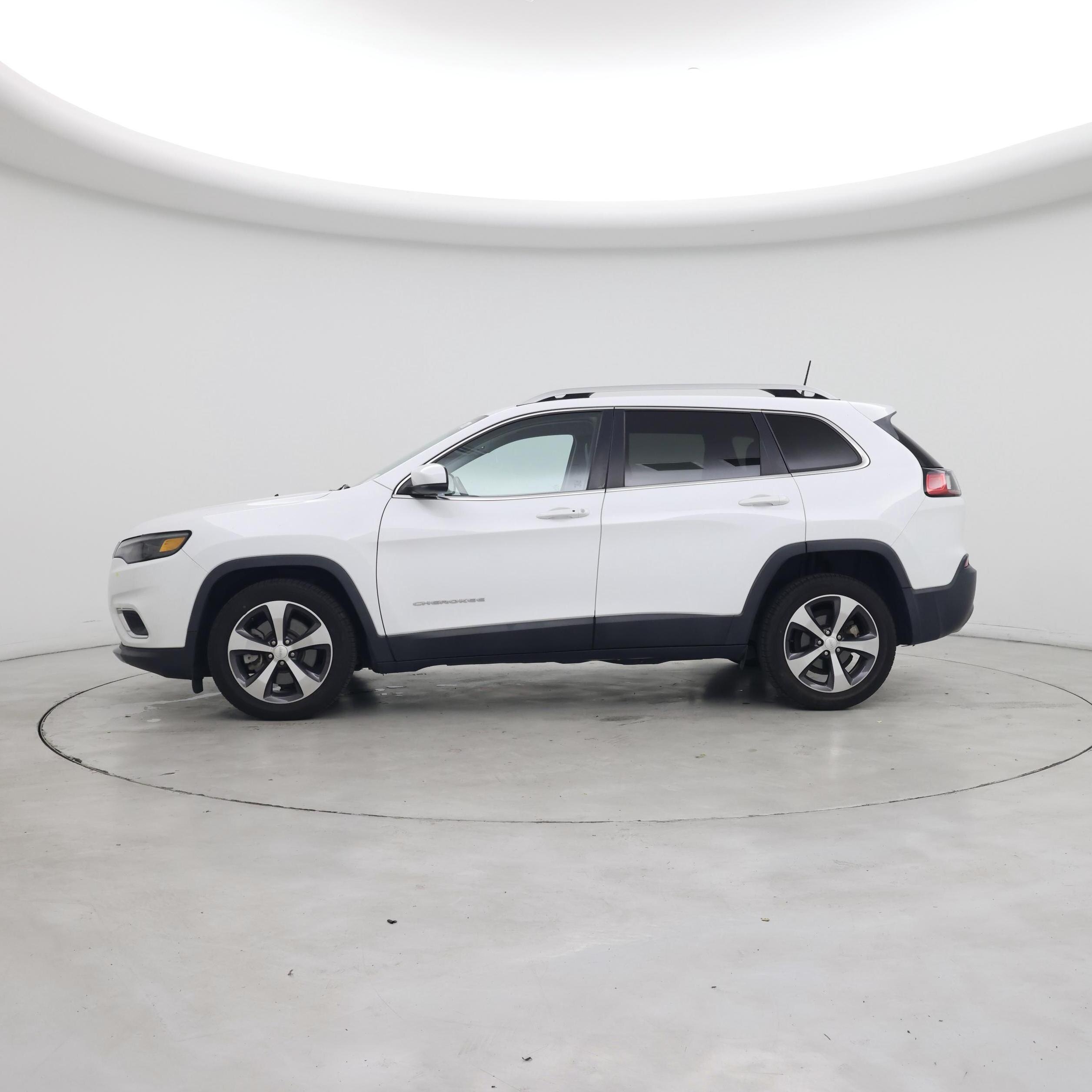 Thumbnail: 2019 Jeep Cherokee - 3