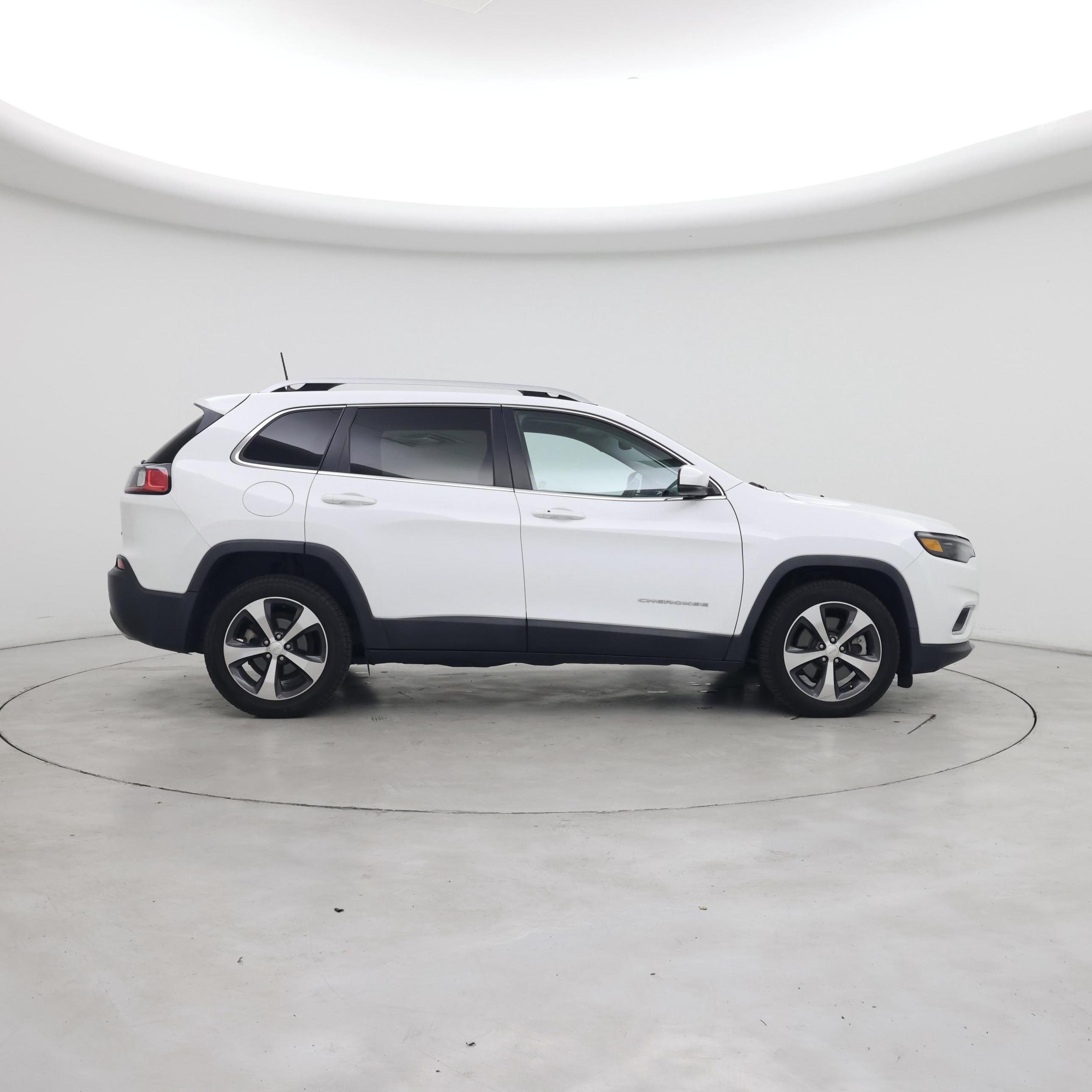 Thumbnail: 2019 Jeep Cherokee - 7