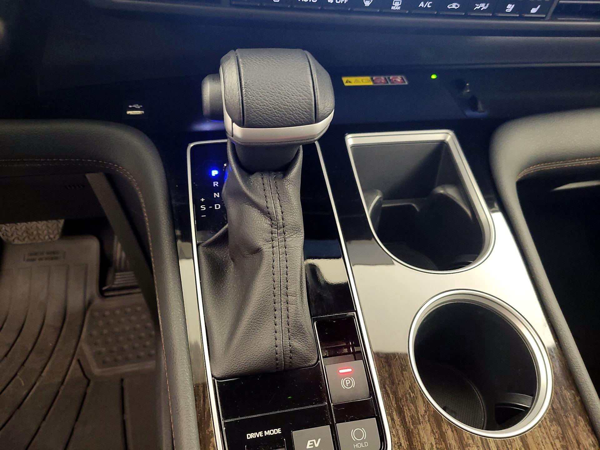 Thumbnail: 2025 Toyota Sienna - 17