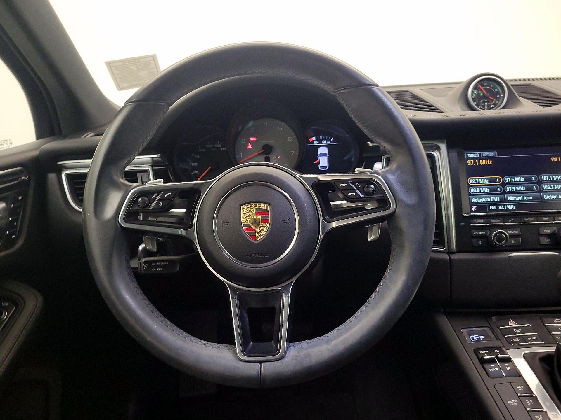 Thumbnail: 2015 Porsche Macan - 10