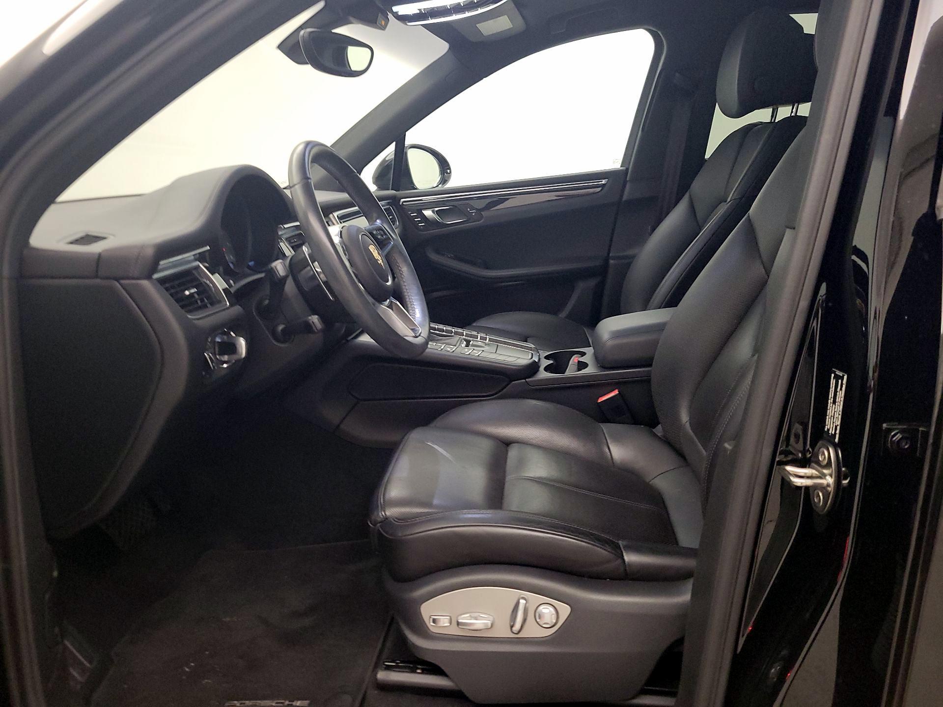 Thumbnail: 2015 Porsche Macan - 11