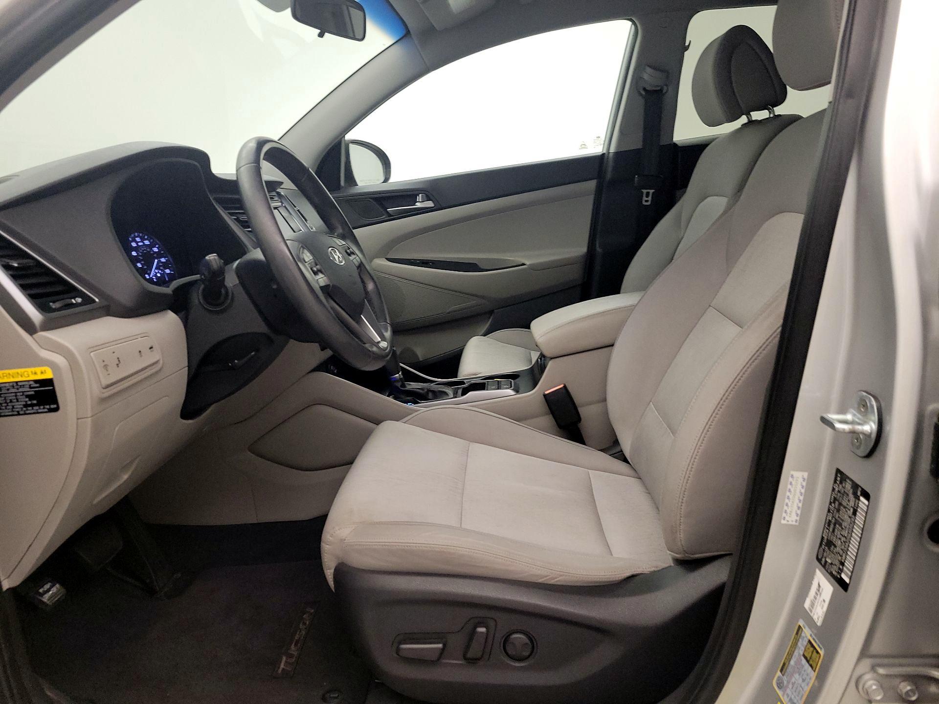 Thumbnail: 2016 Hyundai Tucson - 11