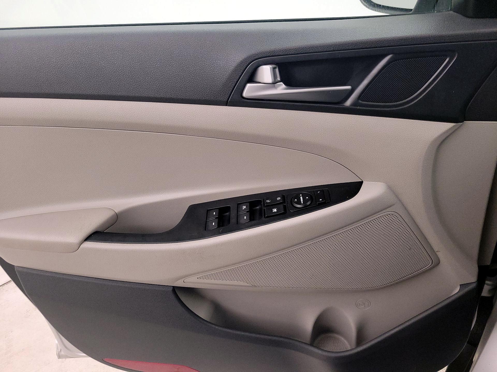 Thumbnail: 2016 Hyundai Tucson - 12