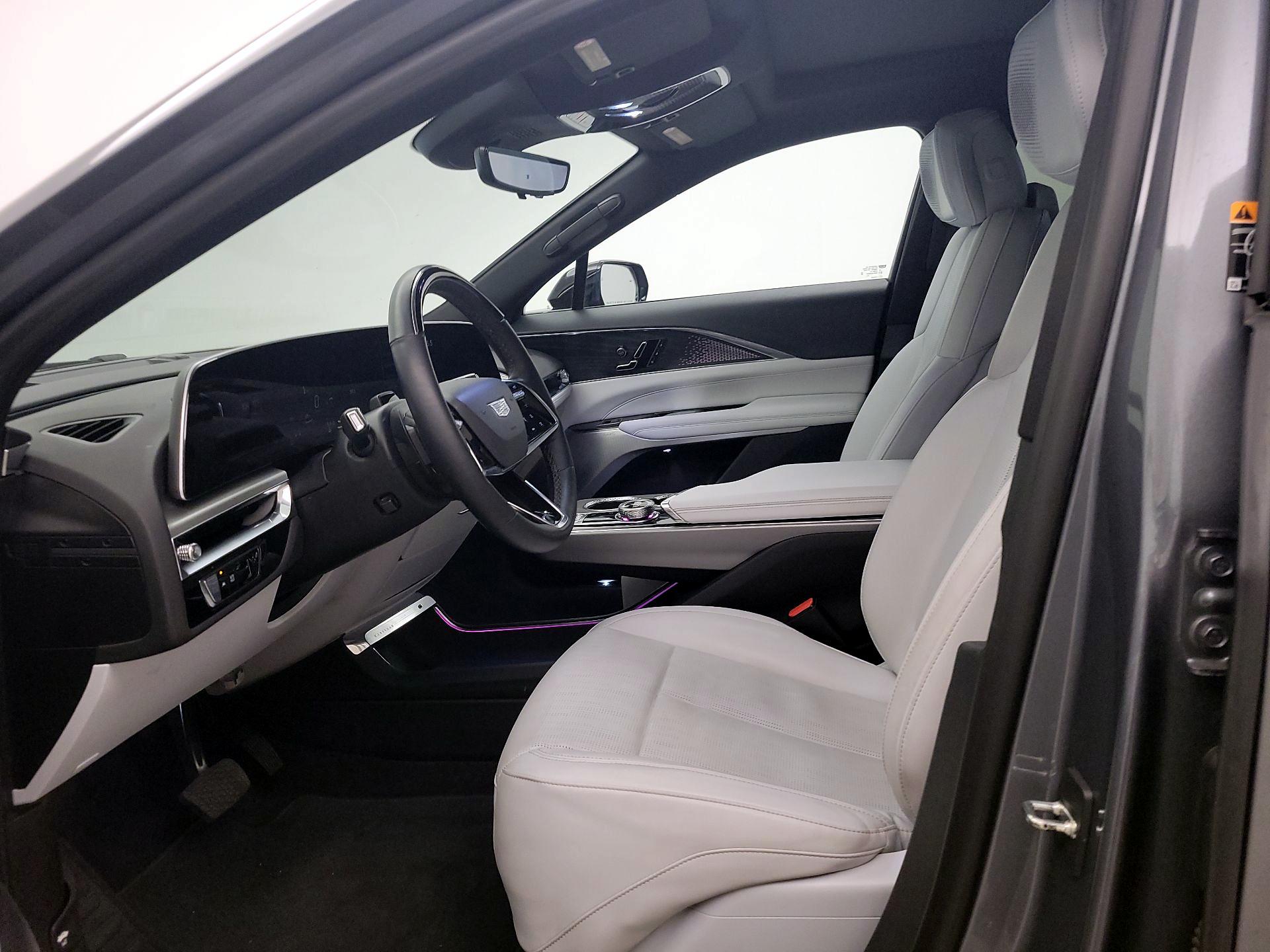 Thumbnail: 2023 Cadillac Lyriq - 11