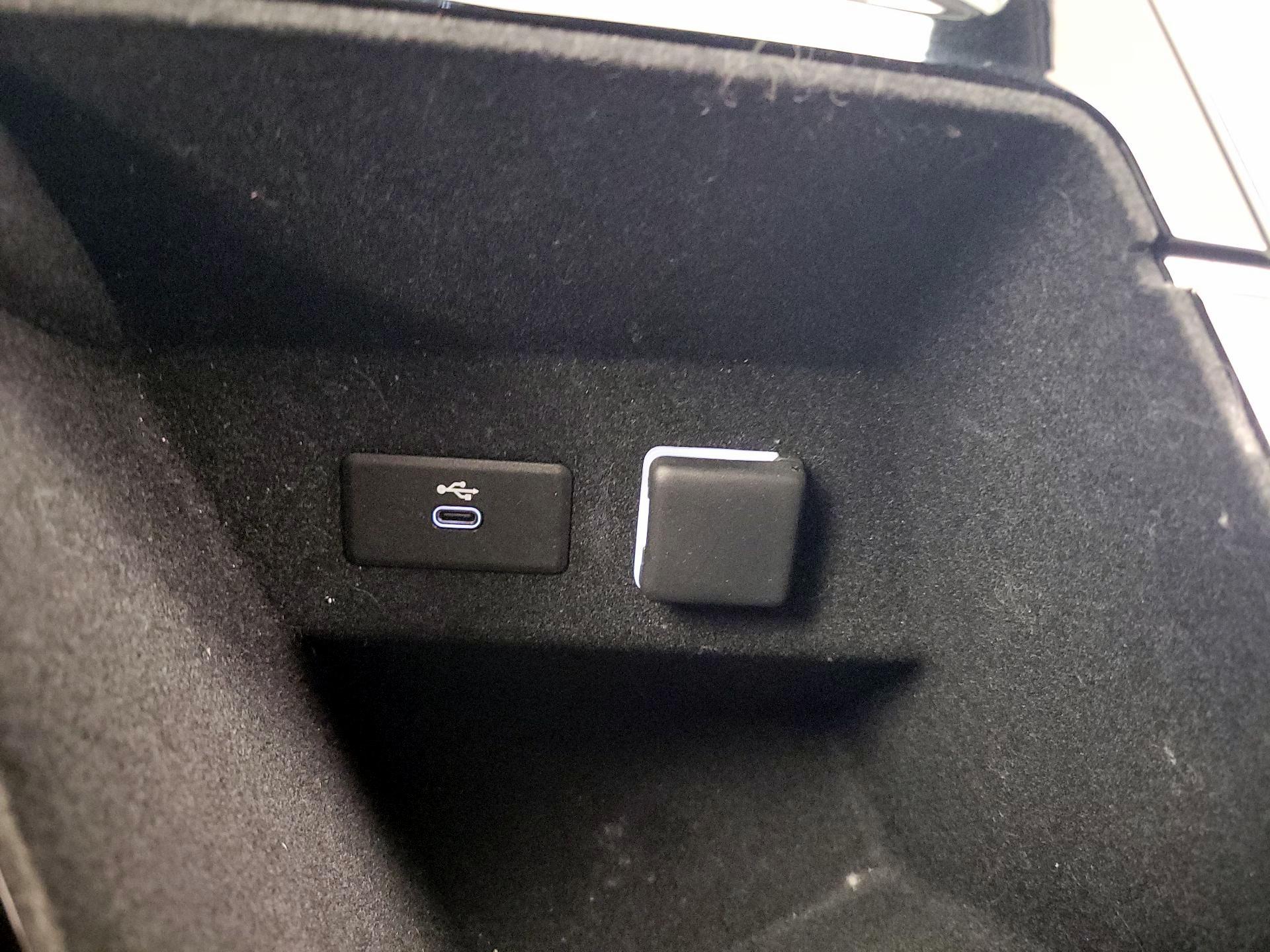 Thumbnail: 2023 Cadillac Lyriq - 18