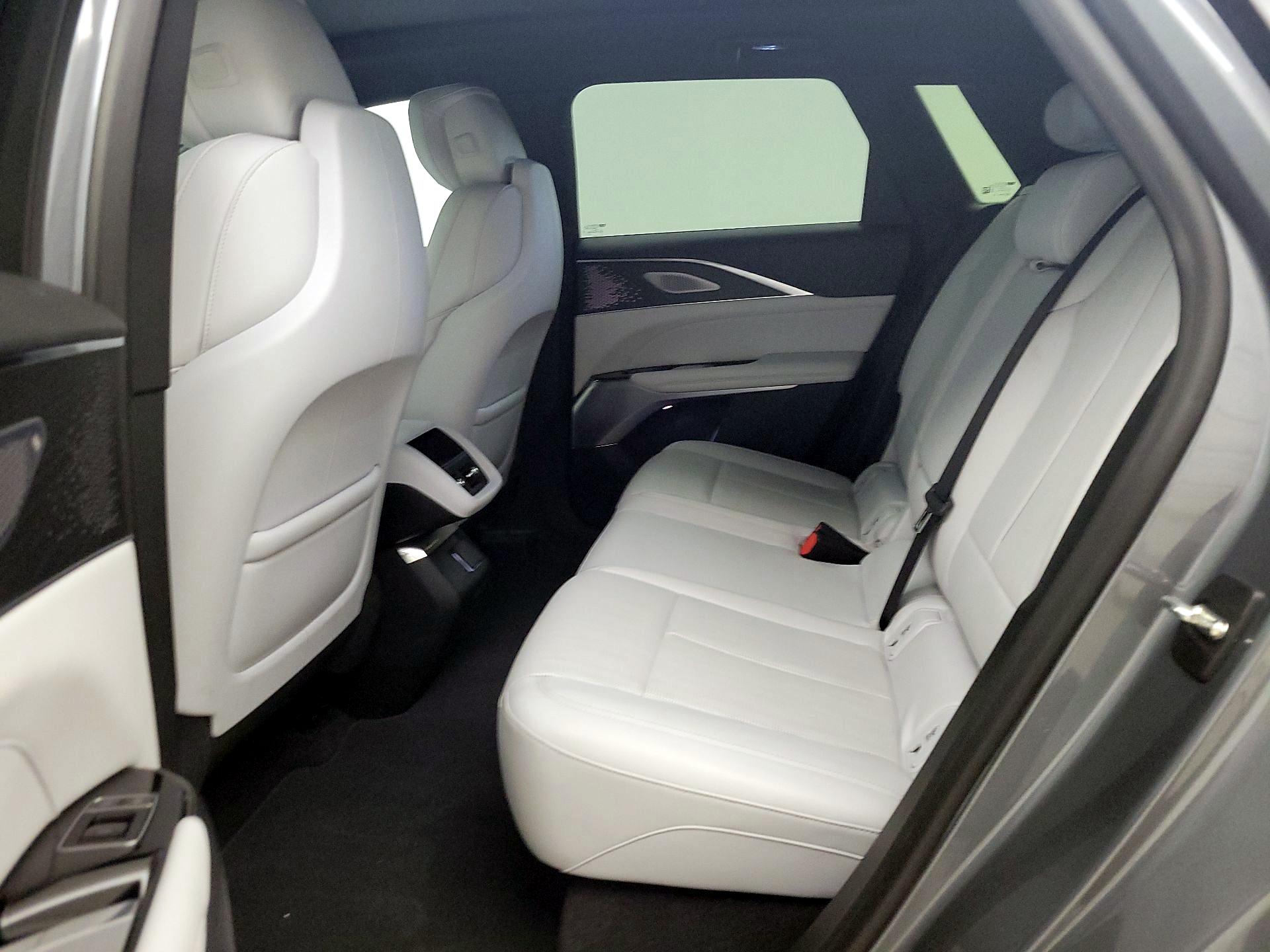 Thumbnail: 2023 Cadillac Lyriq - 19