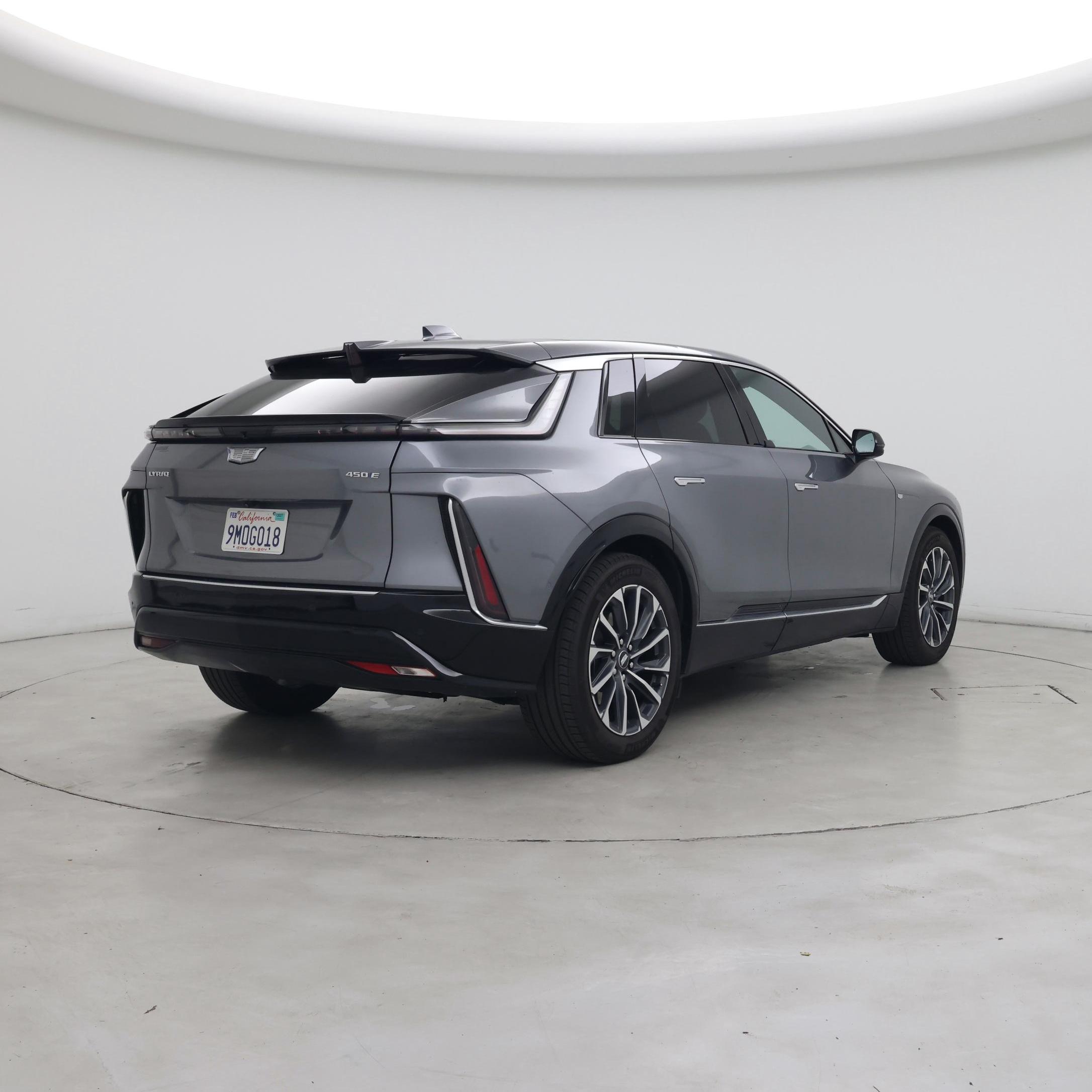 Thumbnail: 2023 Cadillac Lyriq - 8