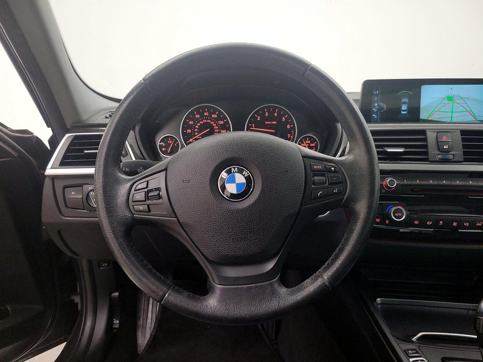 Thumbnail: 2017 BMW 3 Series - 10