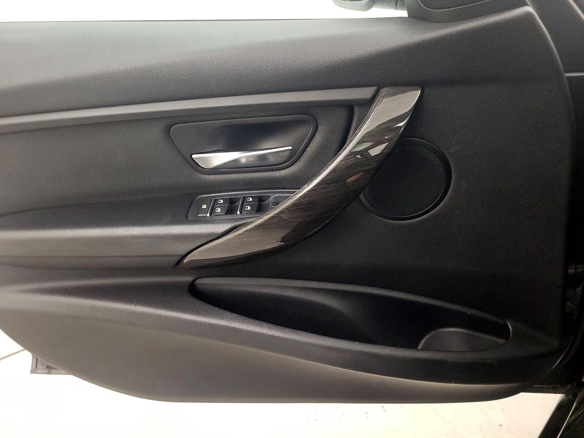 Thumbnail: 2017 BMW 3 Series - 12