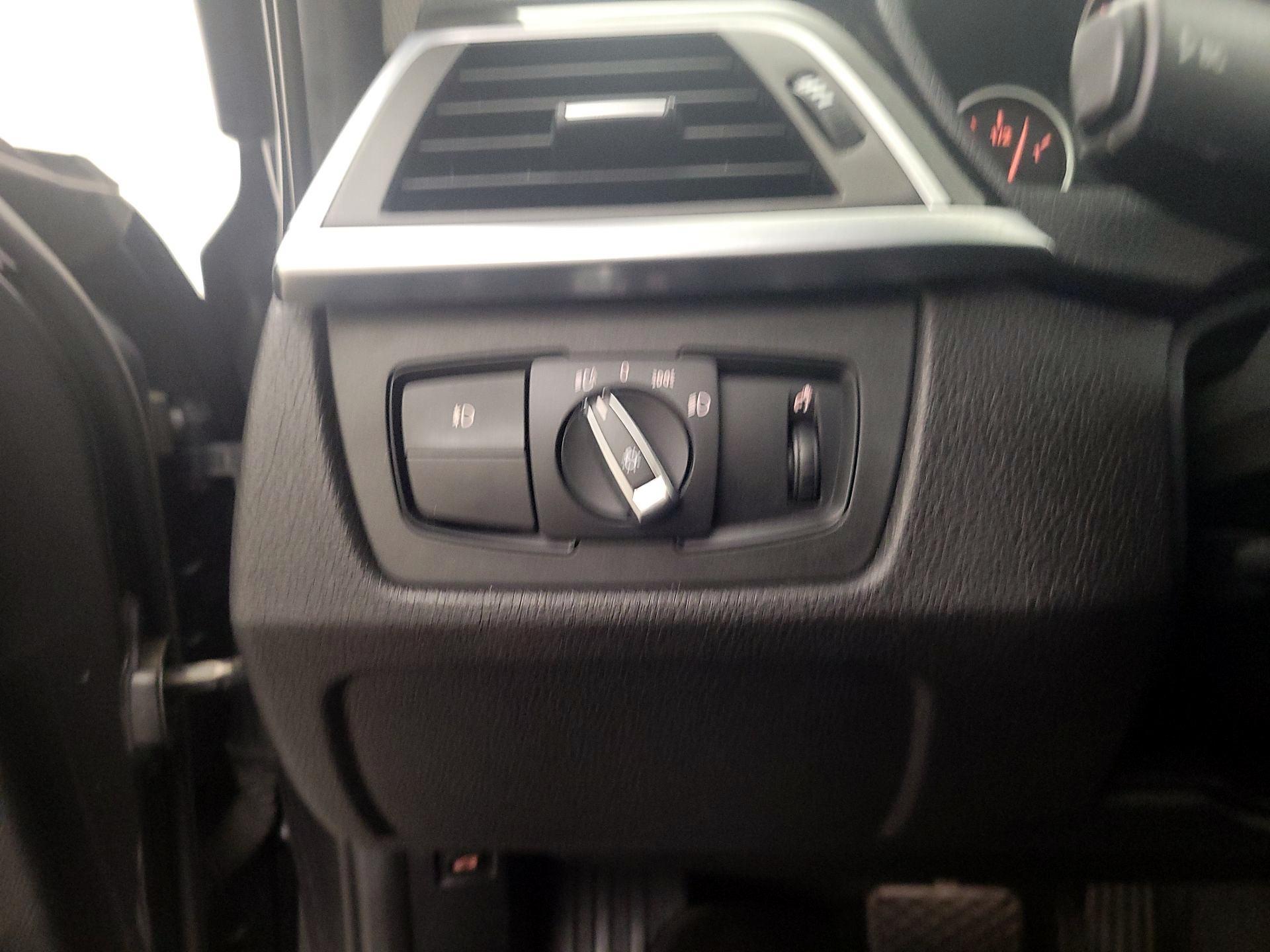 Thumbnail: 2017 BMW 3 Series - 13