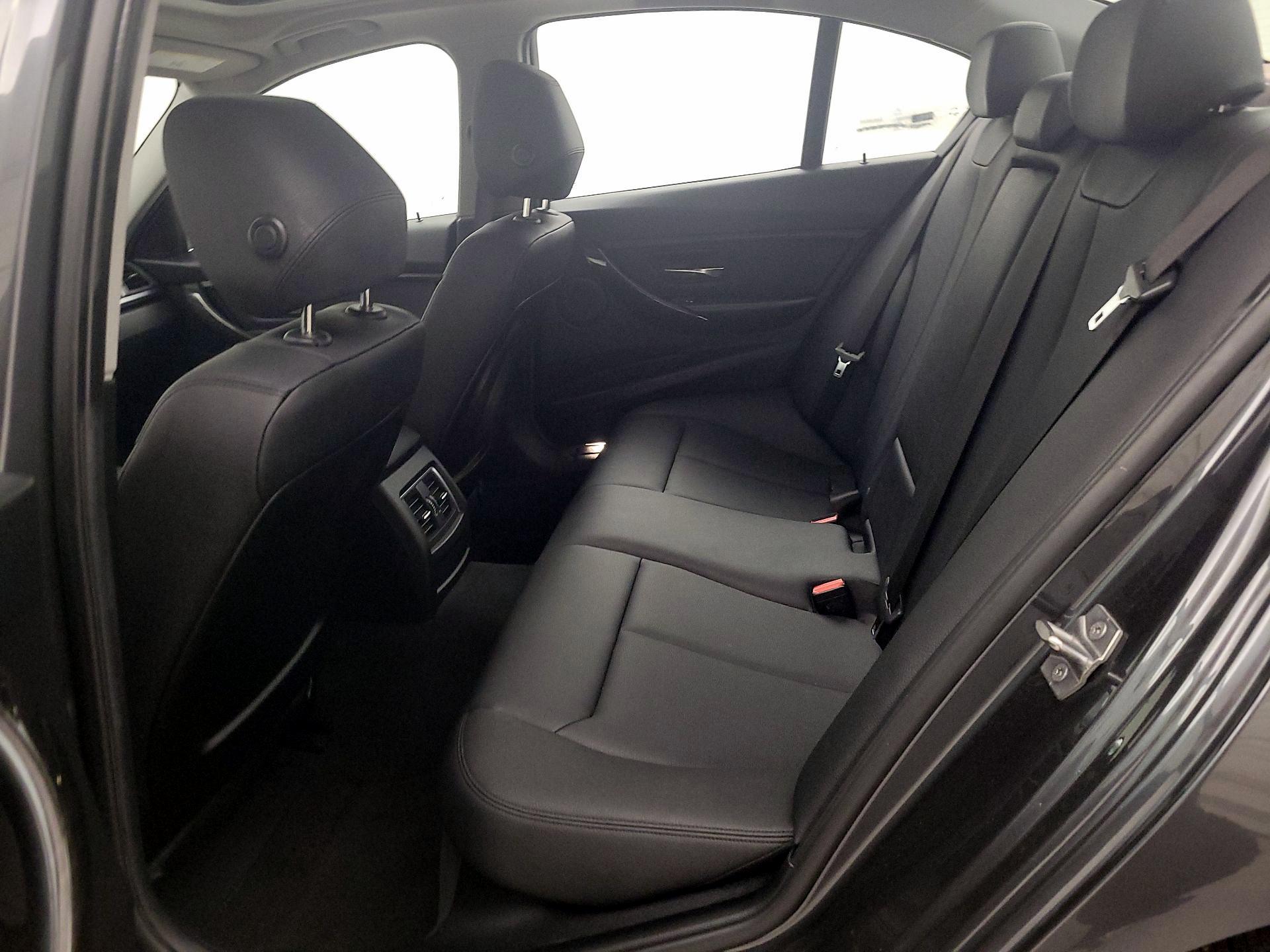 Thumbnail: 2017 BMW 3 Series - 20