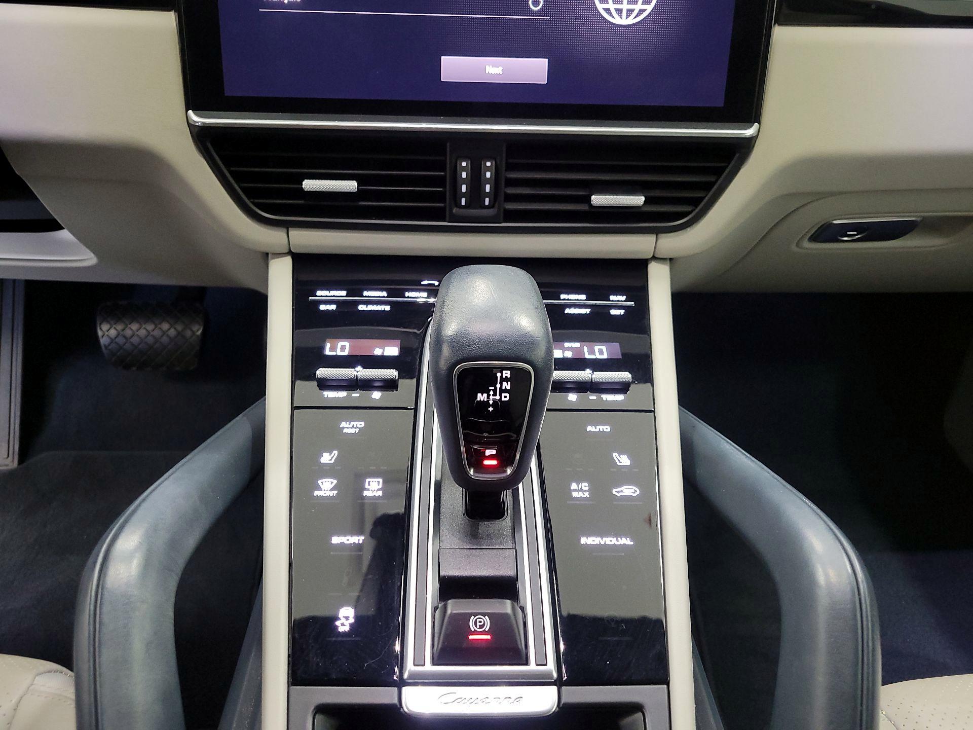 Thumbnail: 2022 Porsche Cayenne - 18