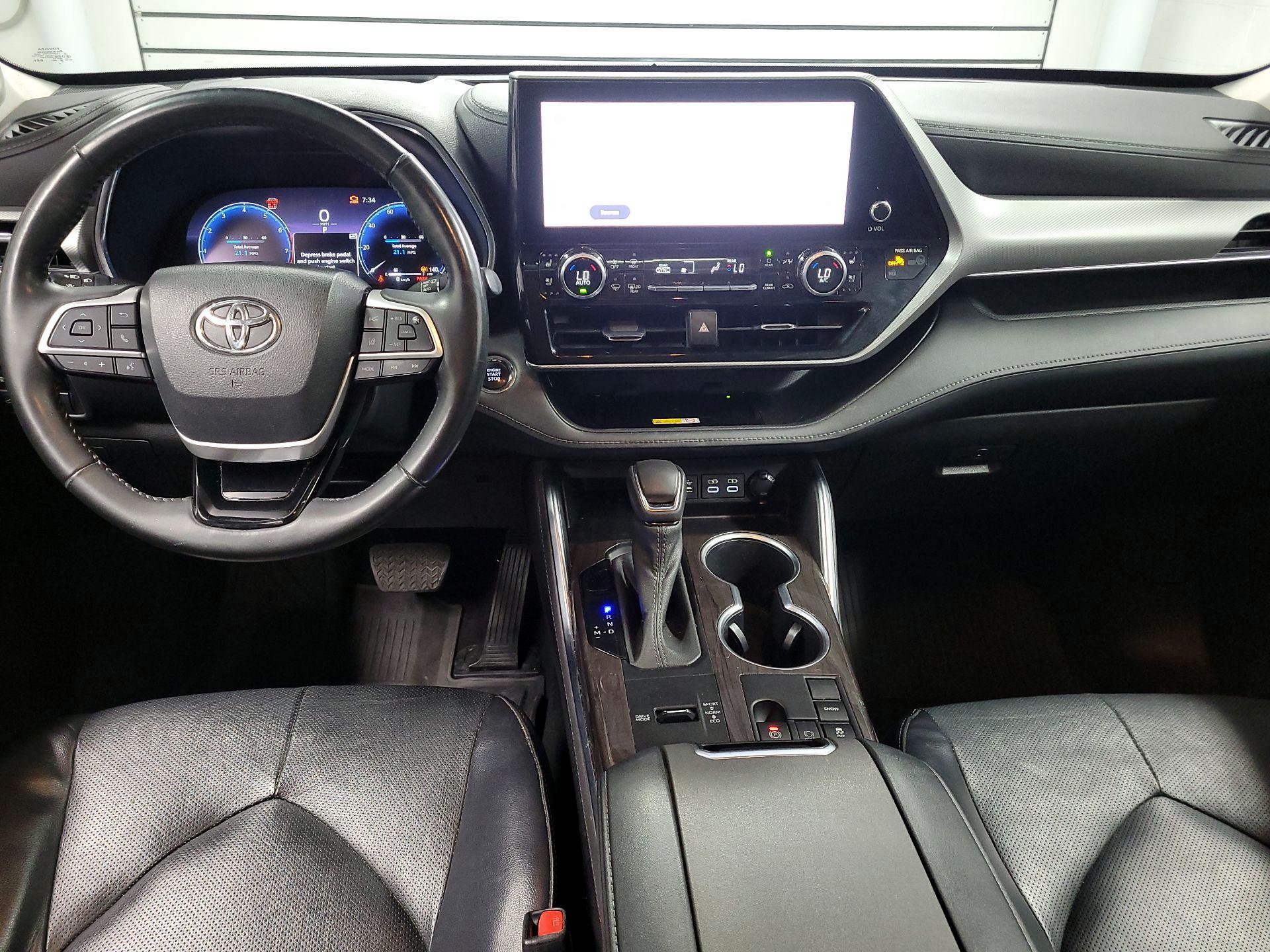 Thumbnail: 2023 Toyota Highlander - 9