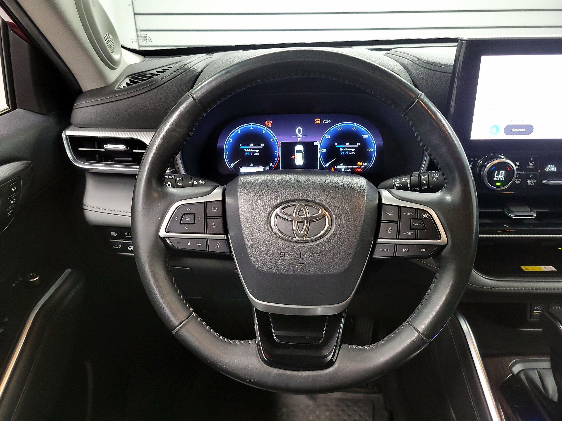 Thumbnail: 2023 Toyota Highlander - 10