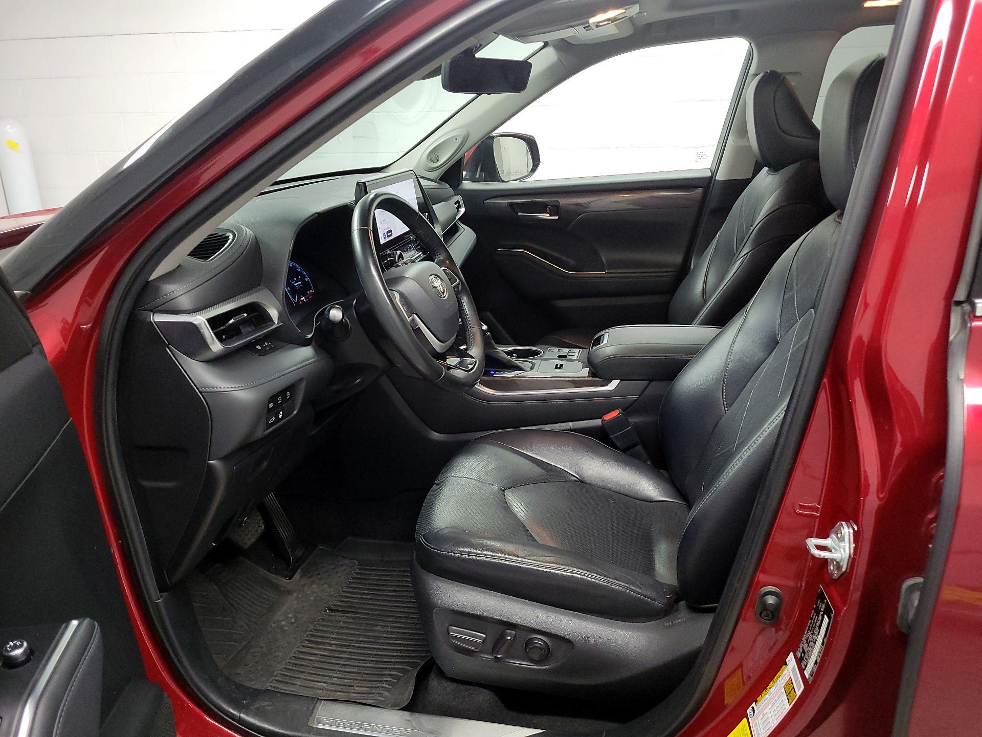 Thumbnail: 2023 Toyota Highlander - 11