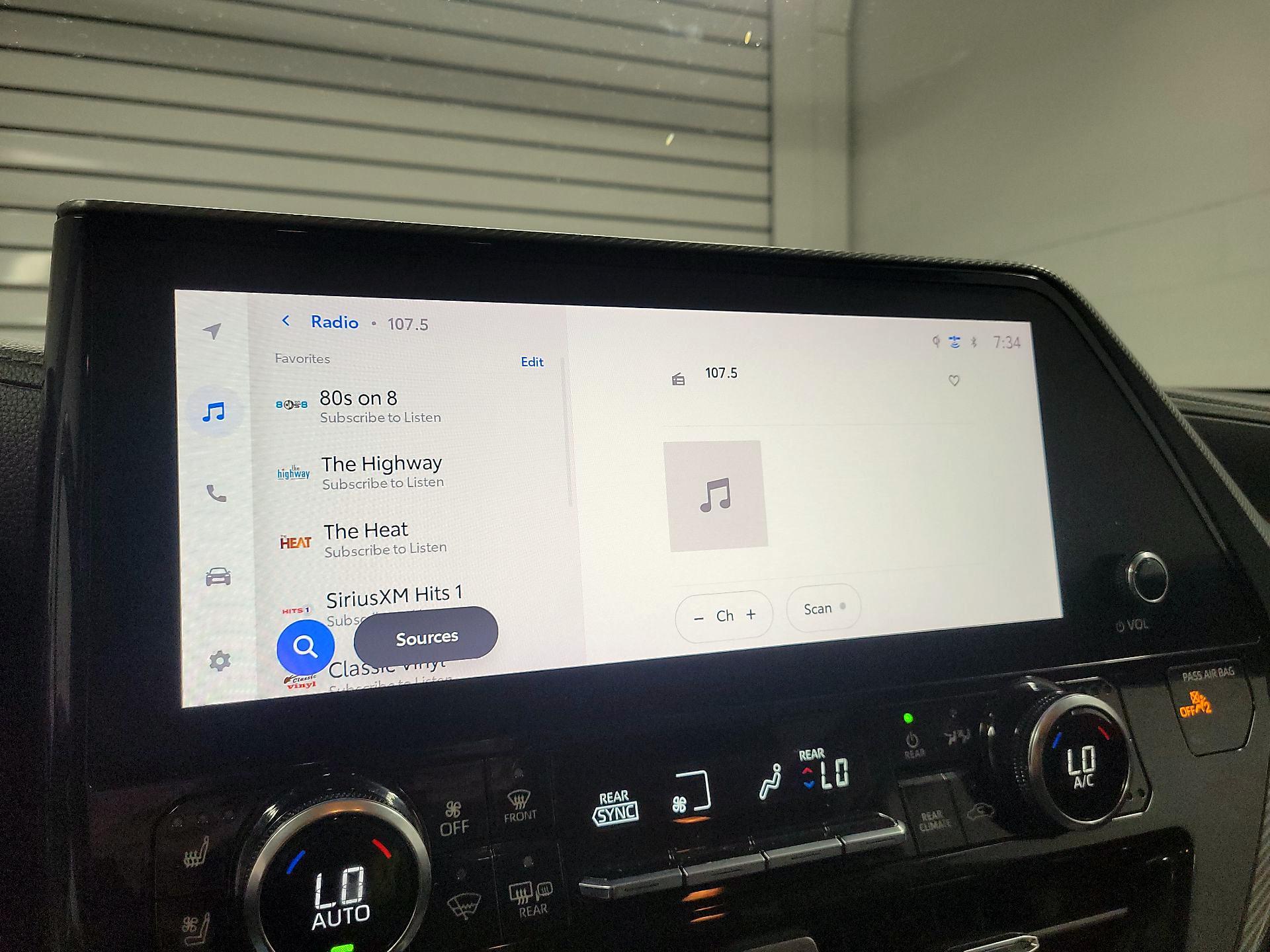 Thumbnail: 2023 Toyota Highlander - 15