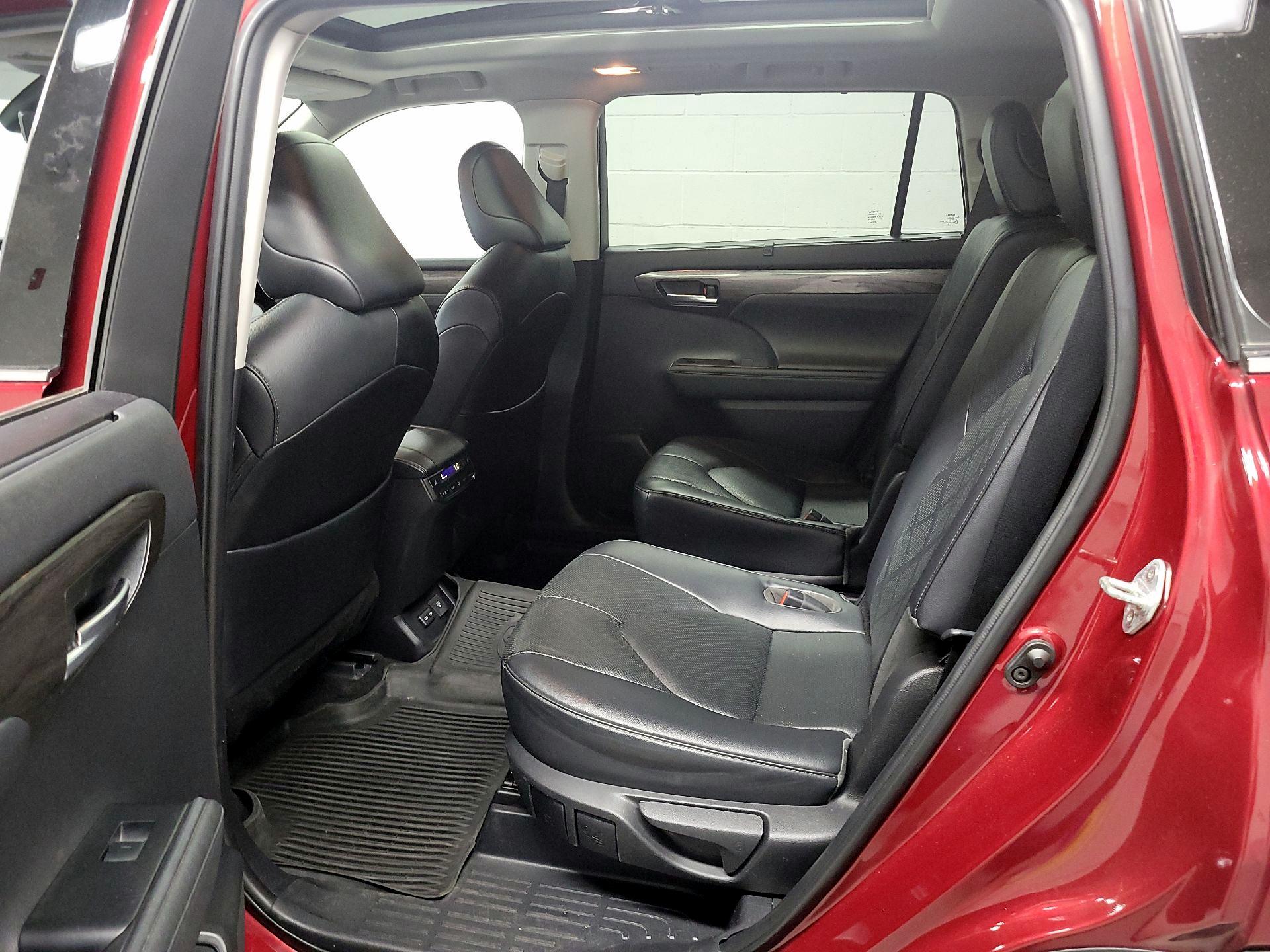 Thumbnail: 2023 Toyota Highlander - 20