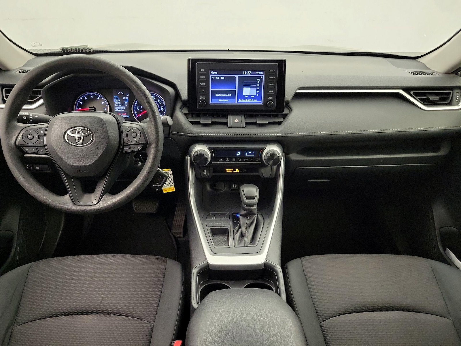 2019 Toyota RAV4 LE - Photo 10