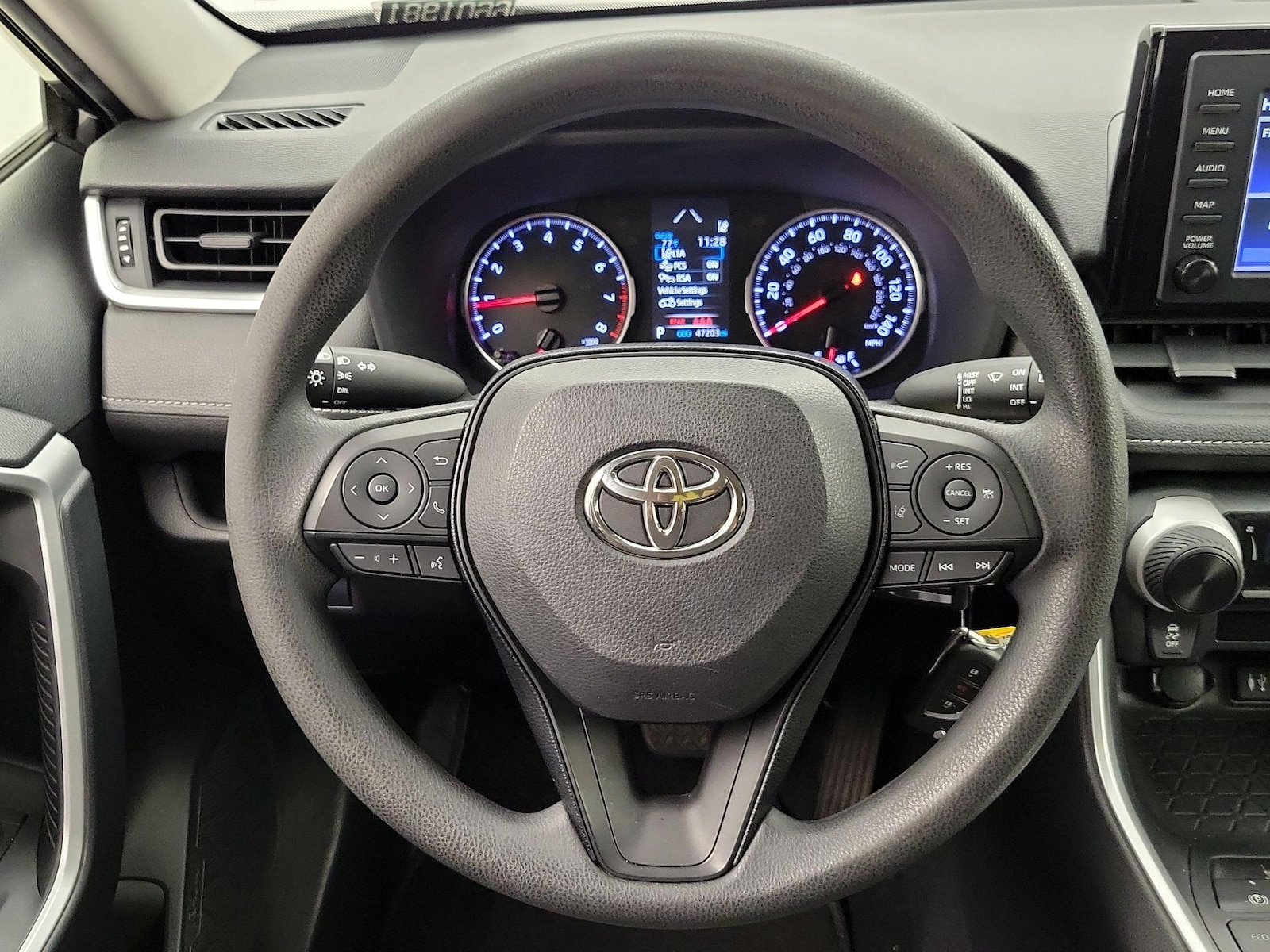 2019 Toyota RAV4 LE - Photo 11