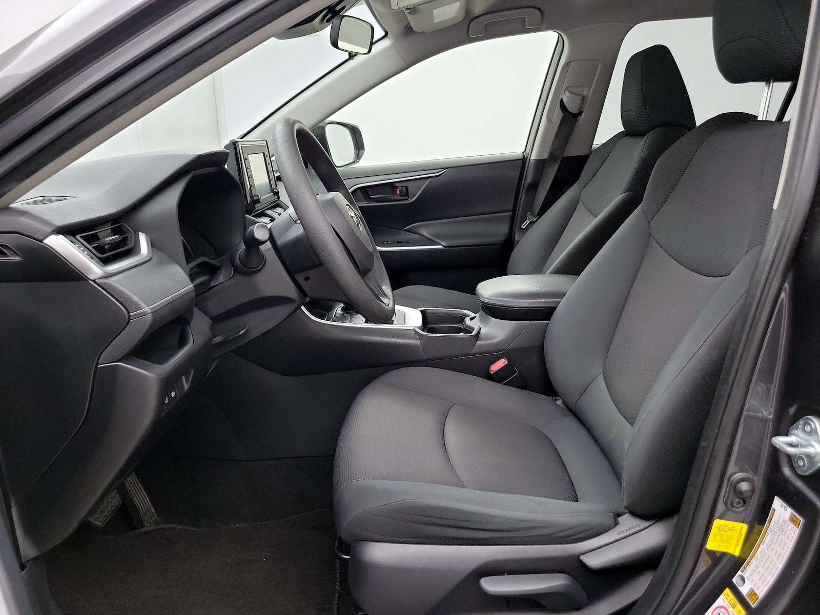 2019 Toyota RAV4 LE - Photo 12