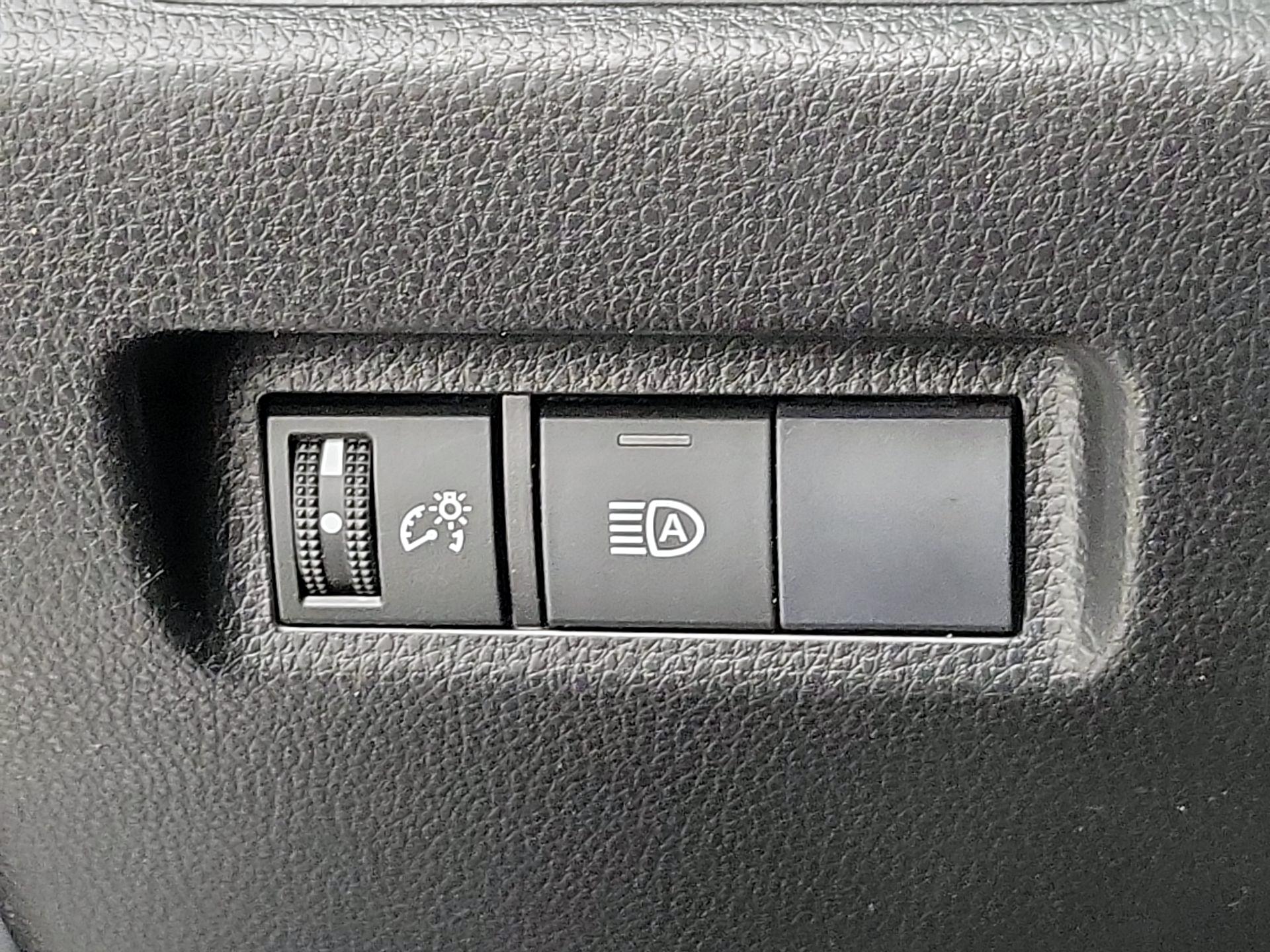 Thumbnail: 2019 Toyota RAV4 - 13