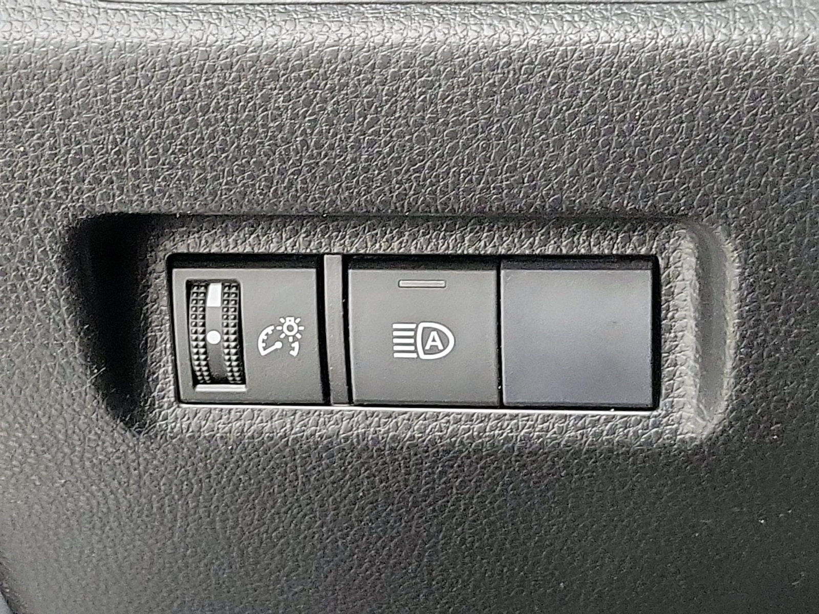 2019 Toyota RAV4 LE - Photo 14