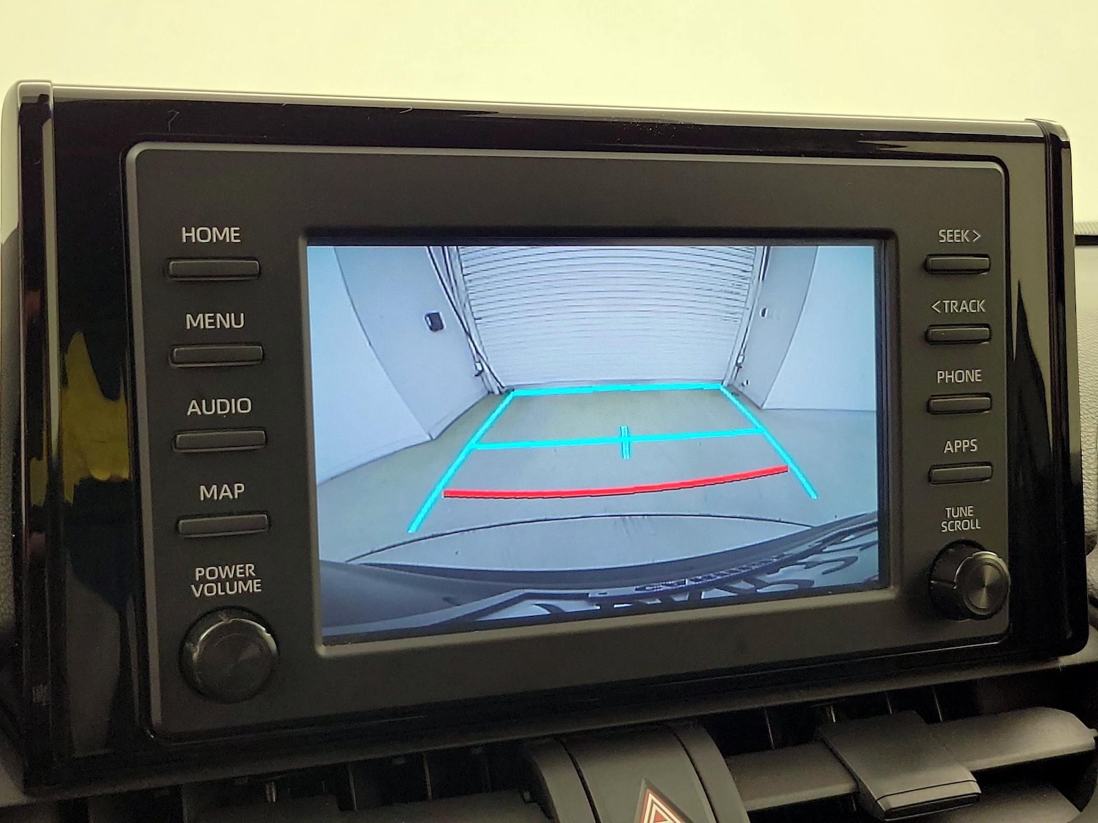 2019 Toyota RAV4 LE - Photo 15