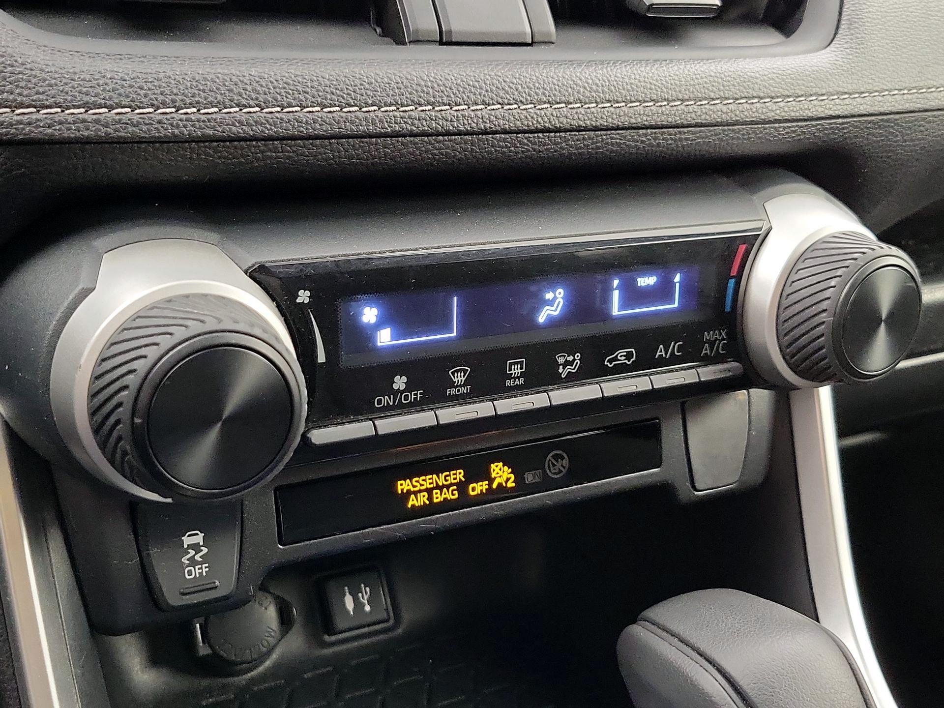 Thumbnail: 2019 Toyota RAV4 - 16