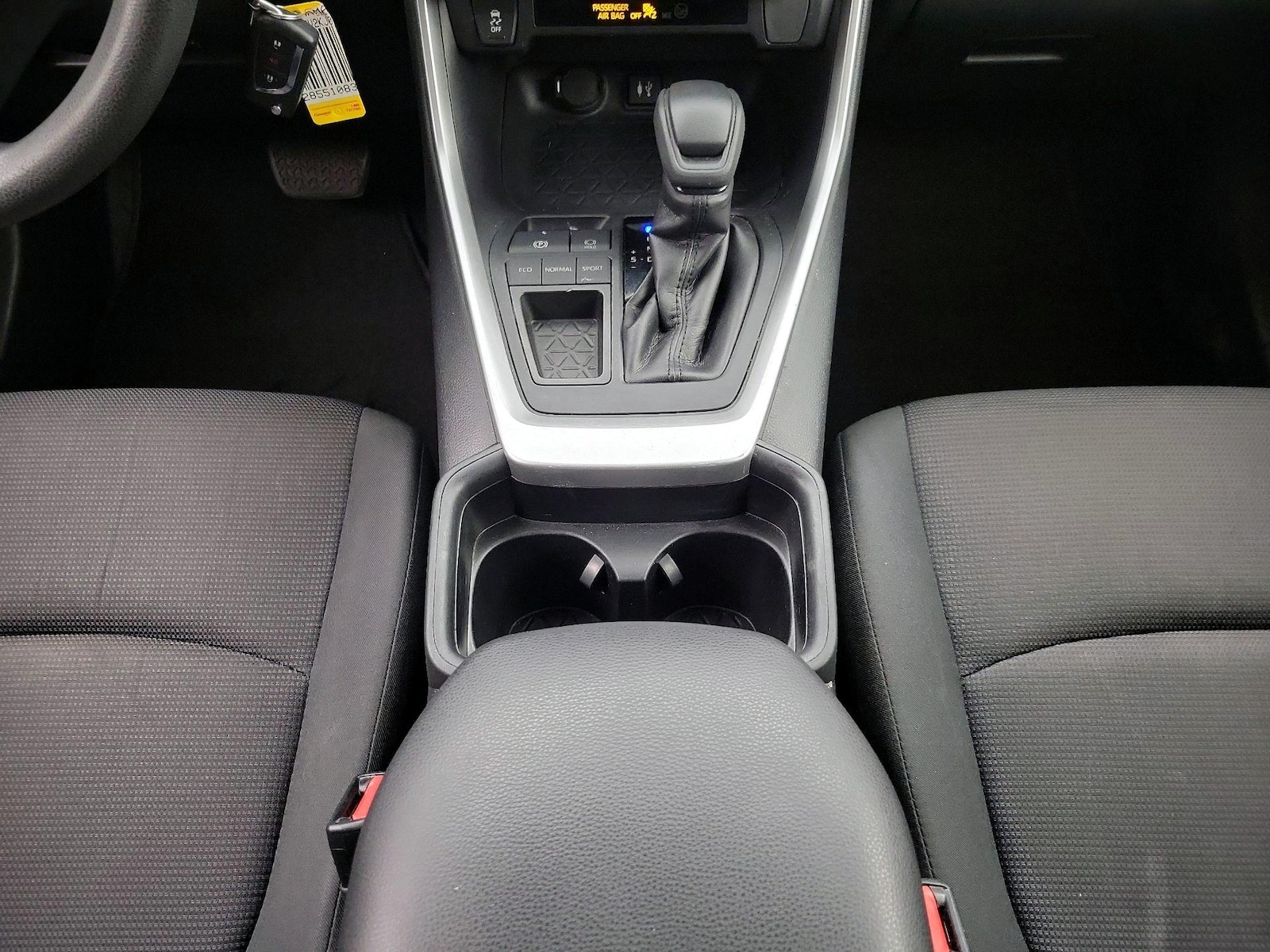 2019 Toyota RAV4 LE - Photo 18