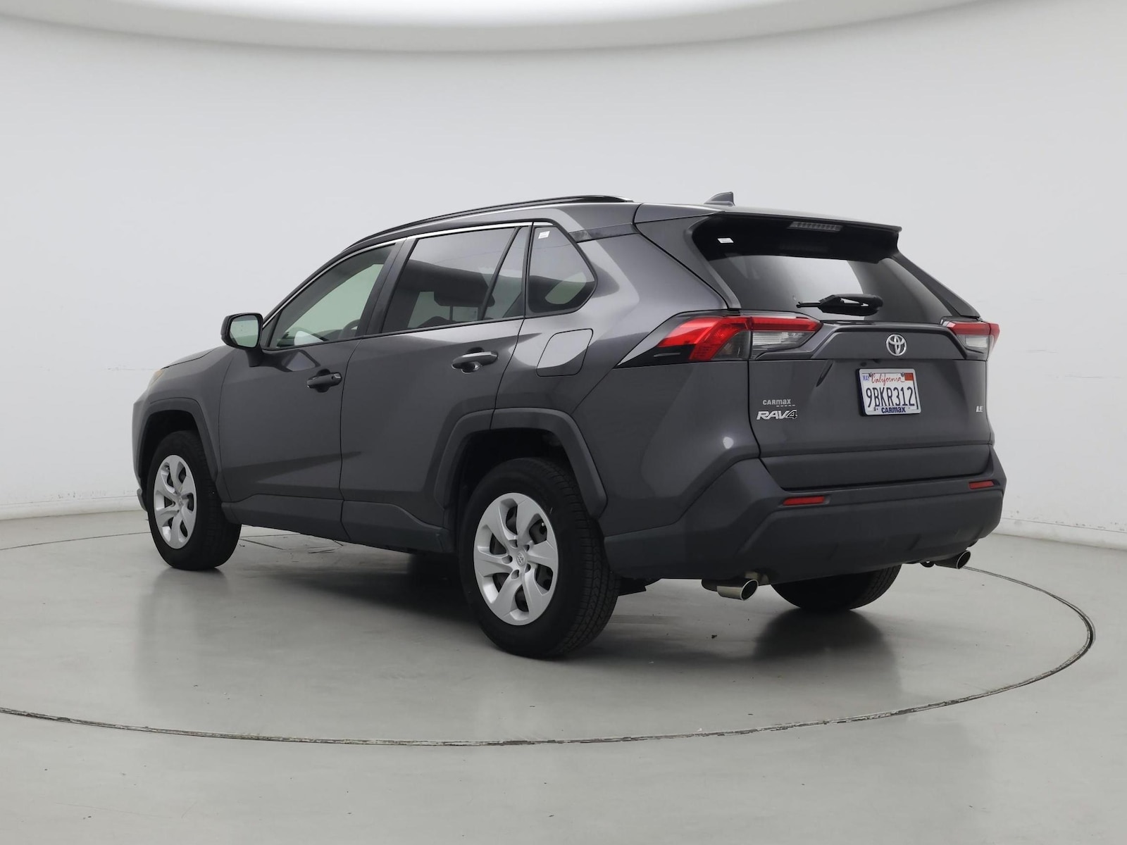 2019 Toyota RAV4 LE - Photo 3