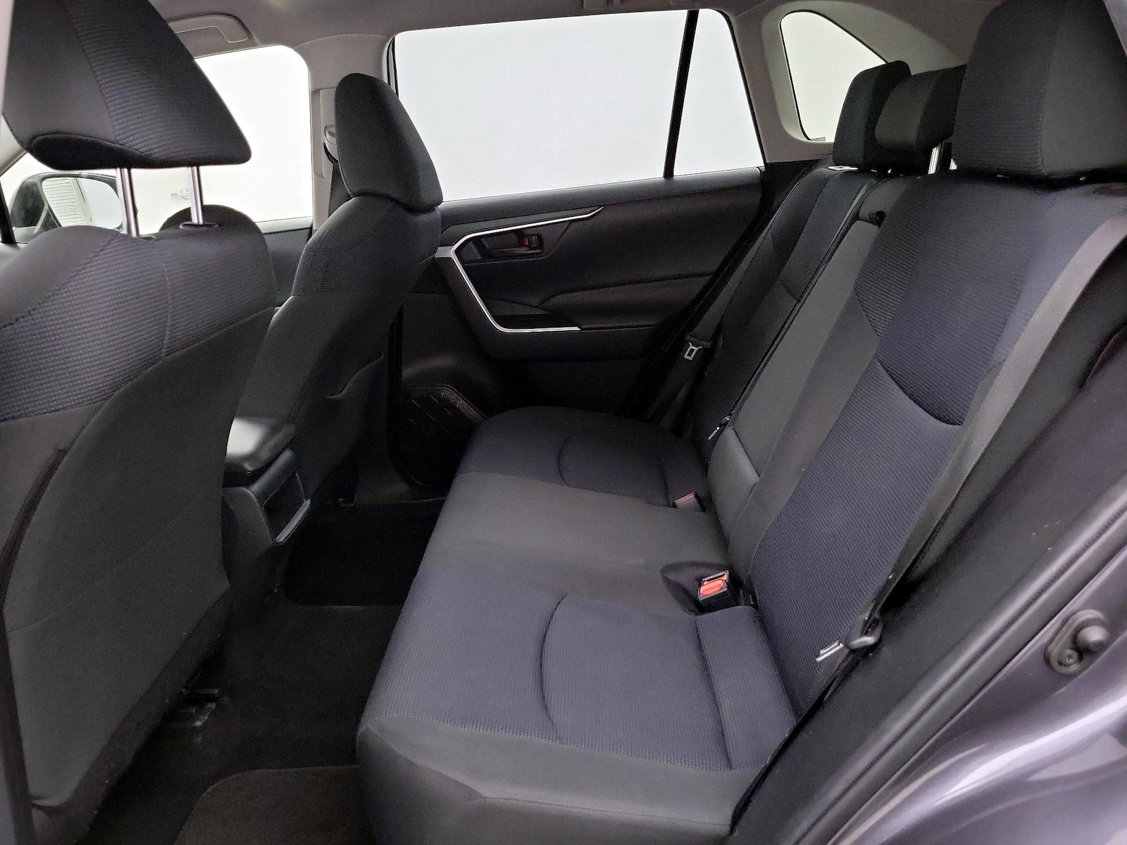 2019 Toyota RAV4 LE - Photo 20