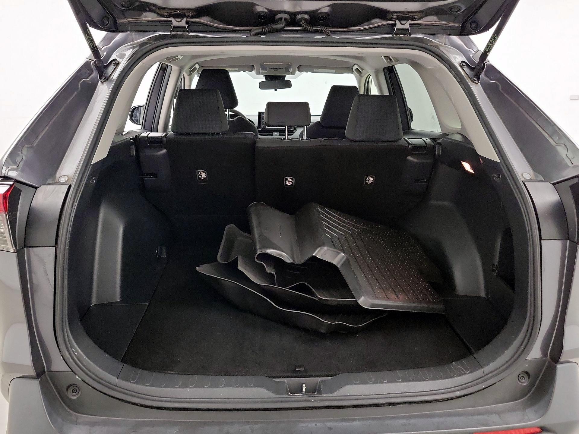 Thumbnail: 2019 Toyota RAV4 - 20