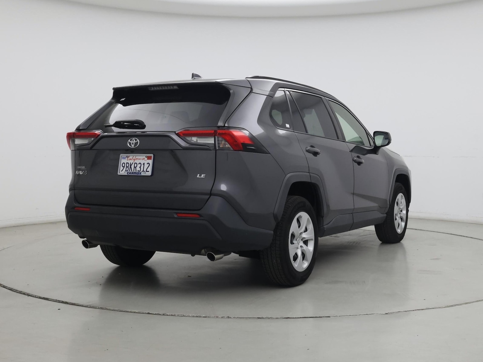 2019 Toyota RAV4 LE - Photo 9