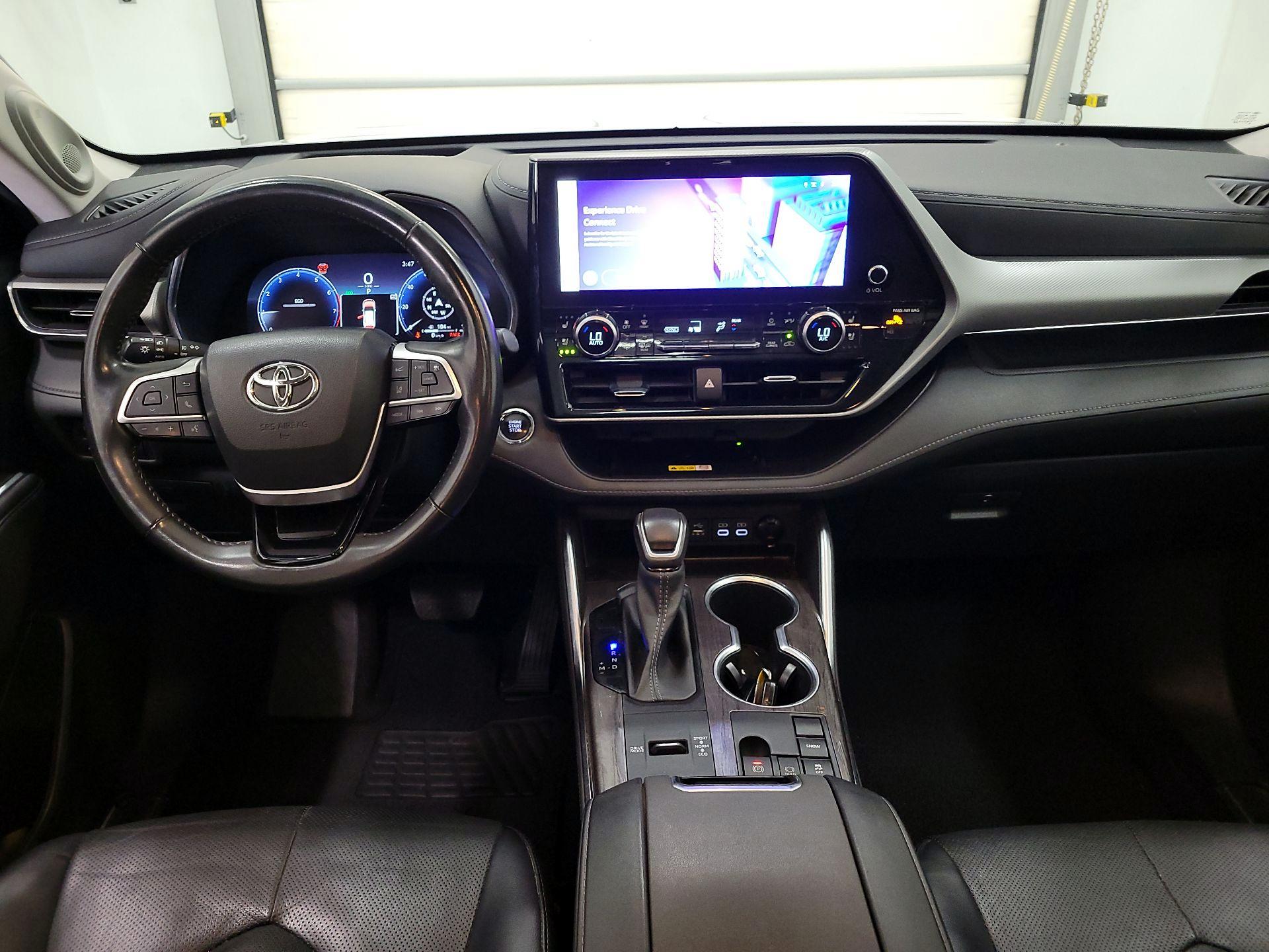 Thumbnail: 2023 Toyota Highlander - 9