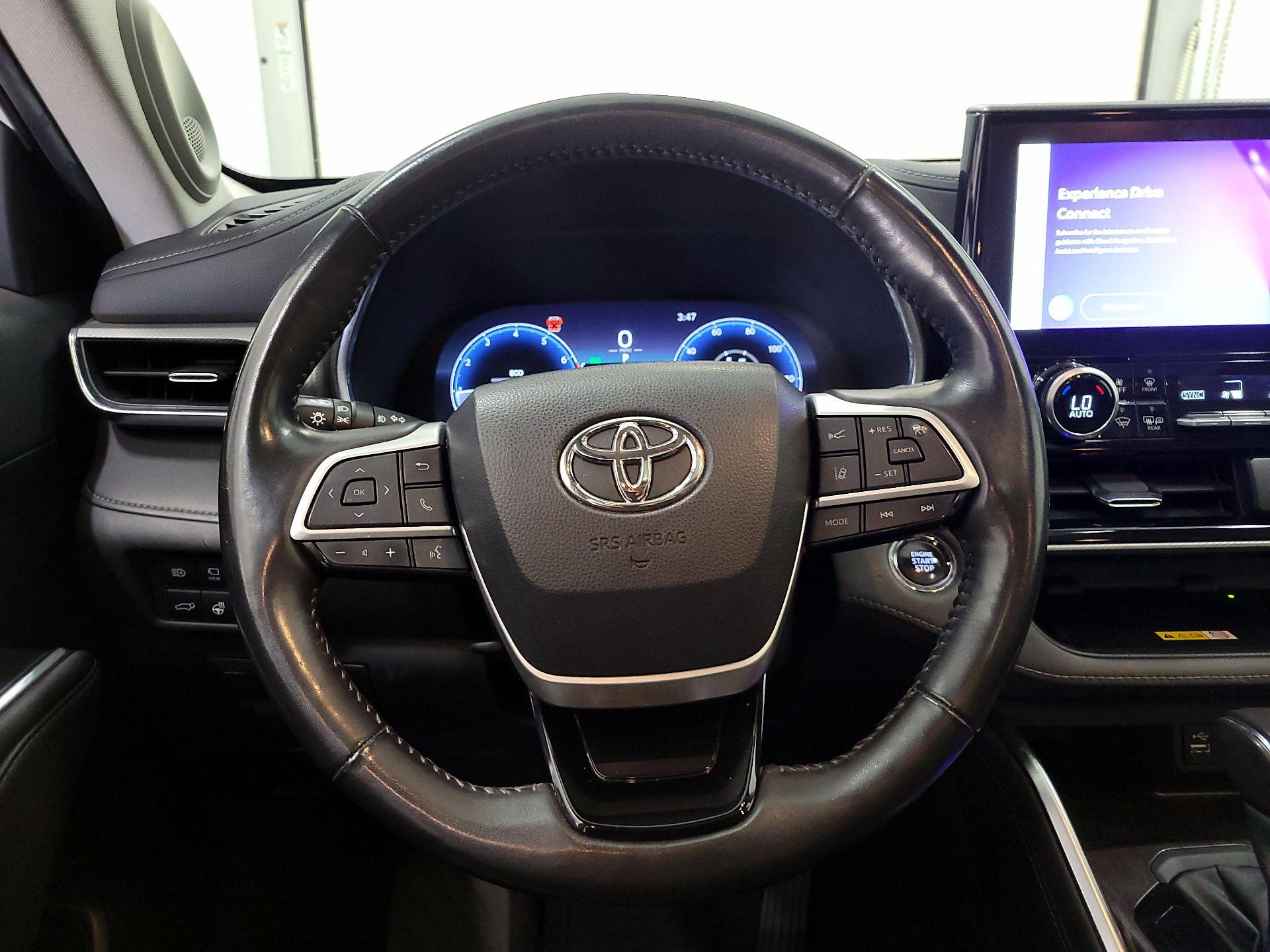 Thumbnail: 2023 Toyota Highlander - 10