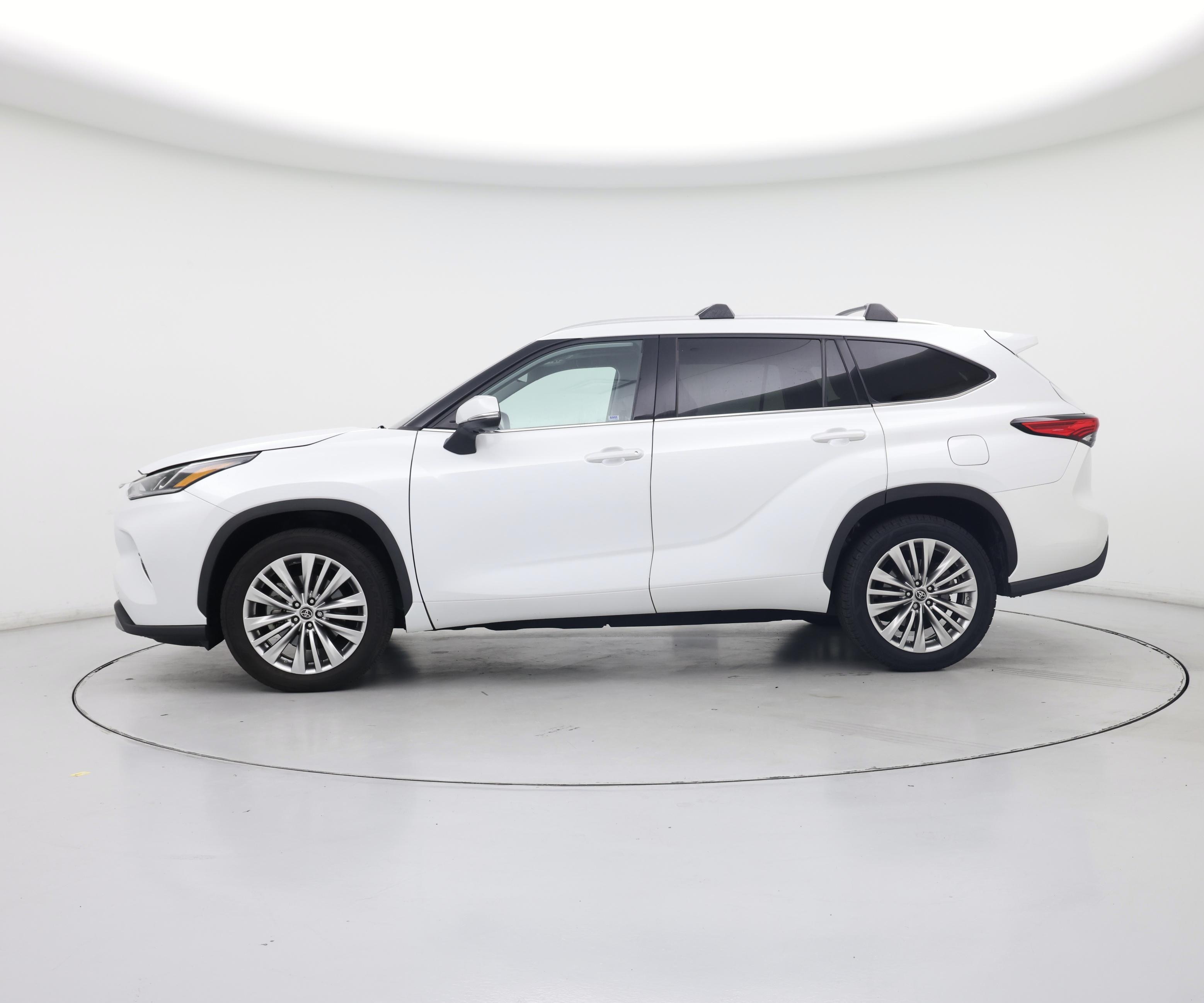 Thumbnail: 2023 Toyota Highlander - 3