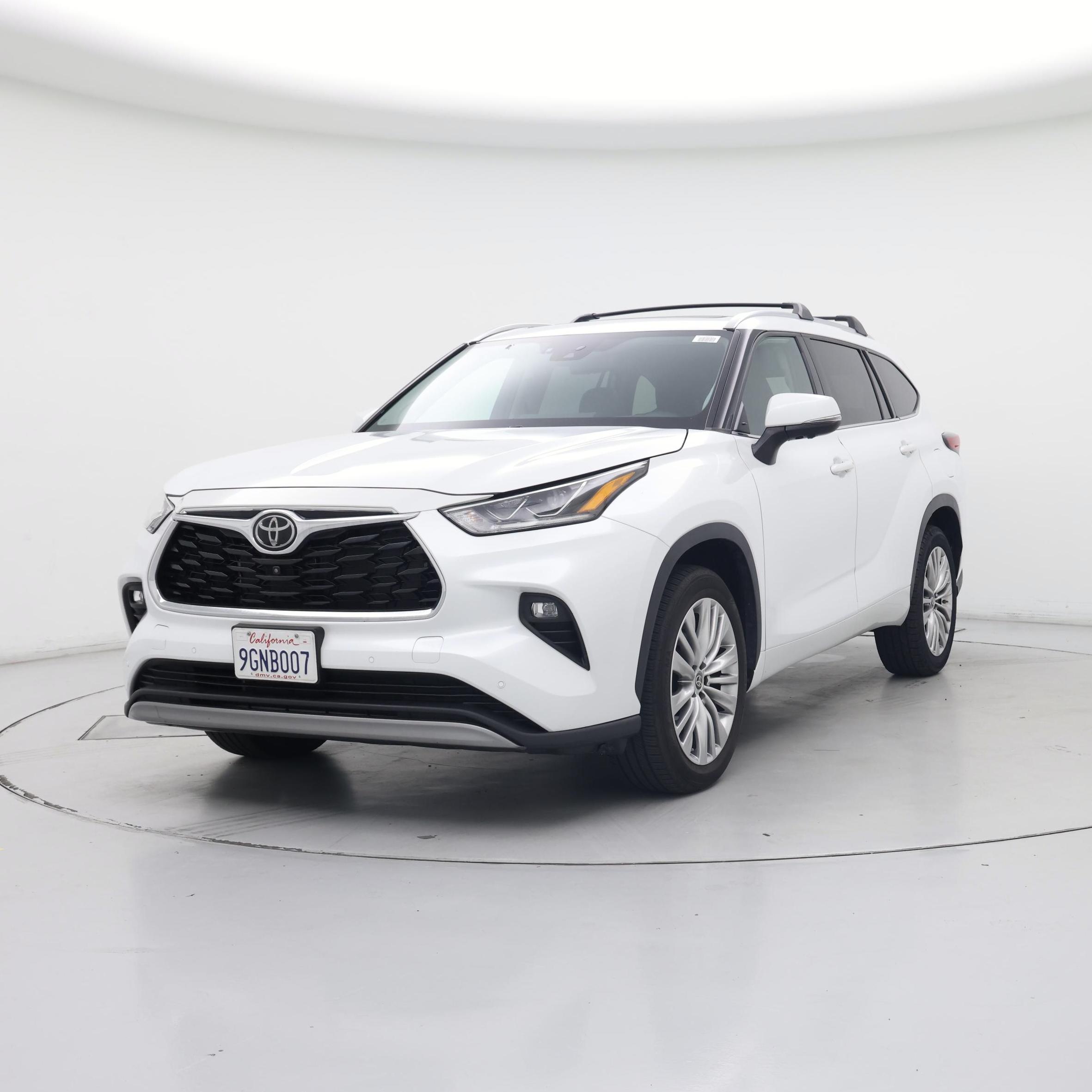 Thumbnail: 2023 Toyota Highlander - 4