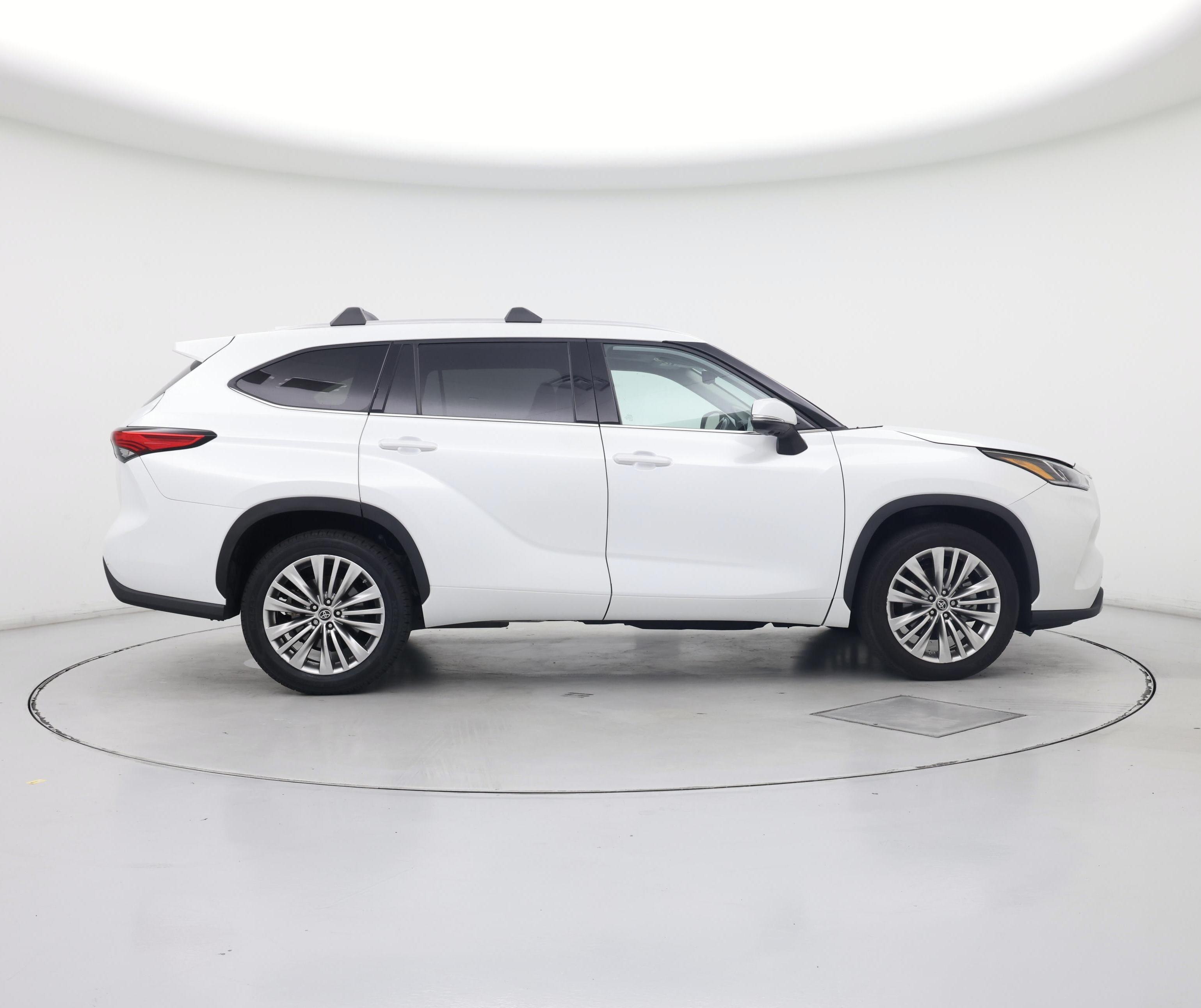 Thumbnail: 2023 Toyota Highlander - 7
