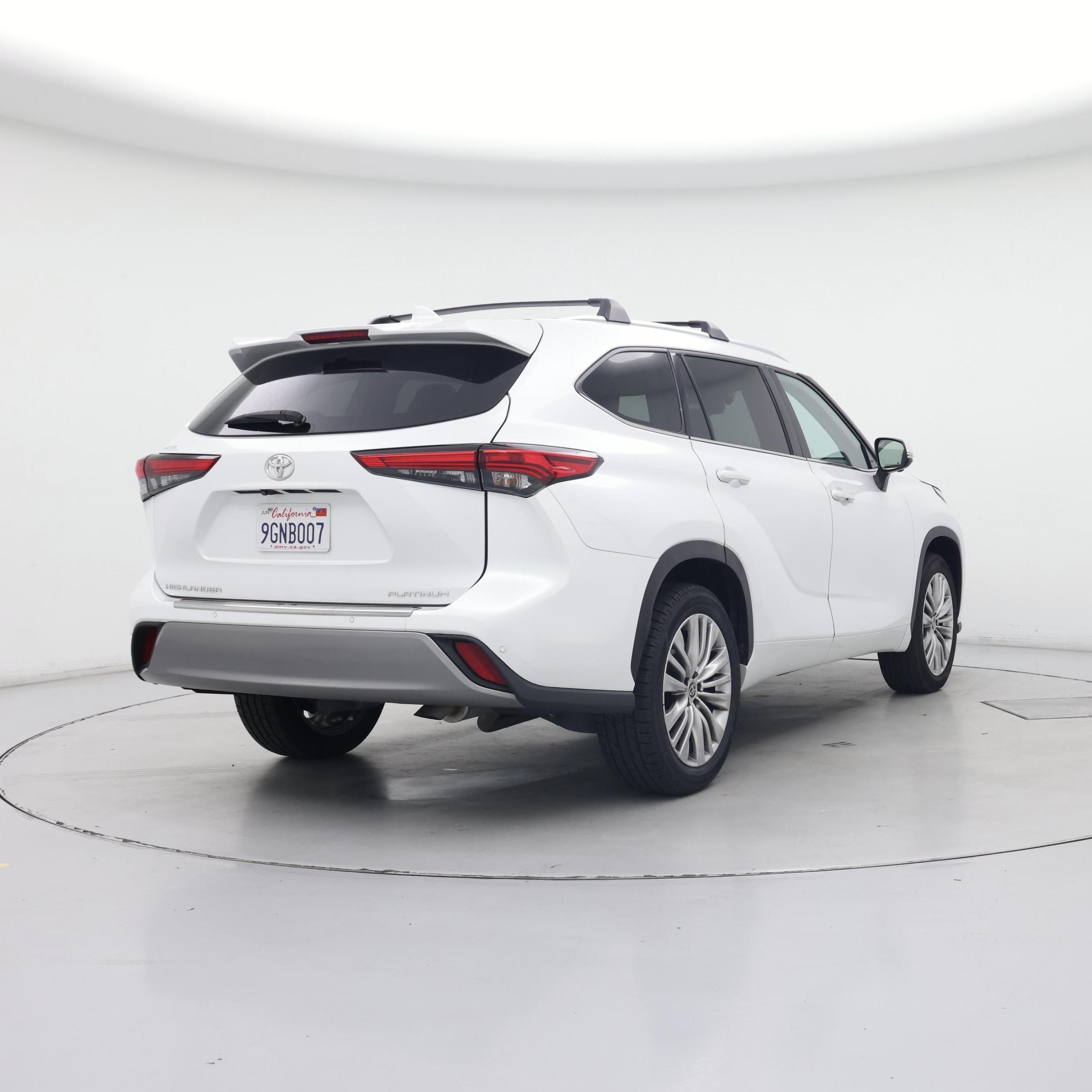 Thumbnail: 2023 Toyota Highlander - 8