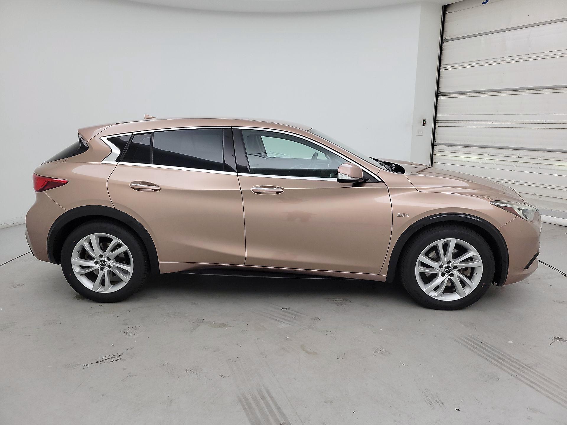 Thumbnail: 2017 INFINITI QX30 - 4