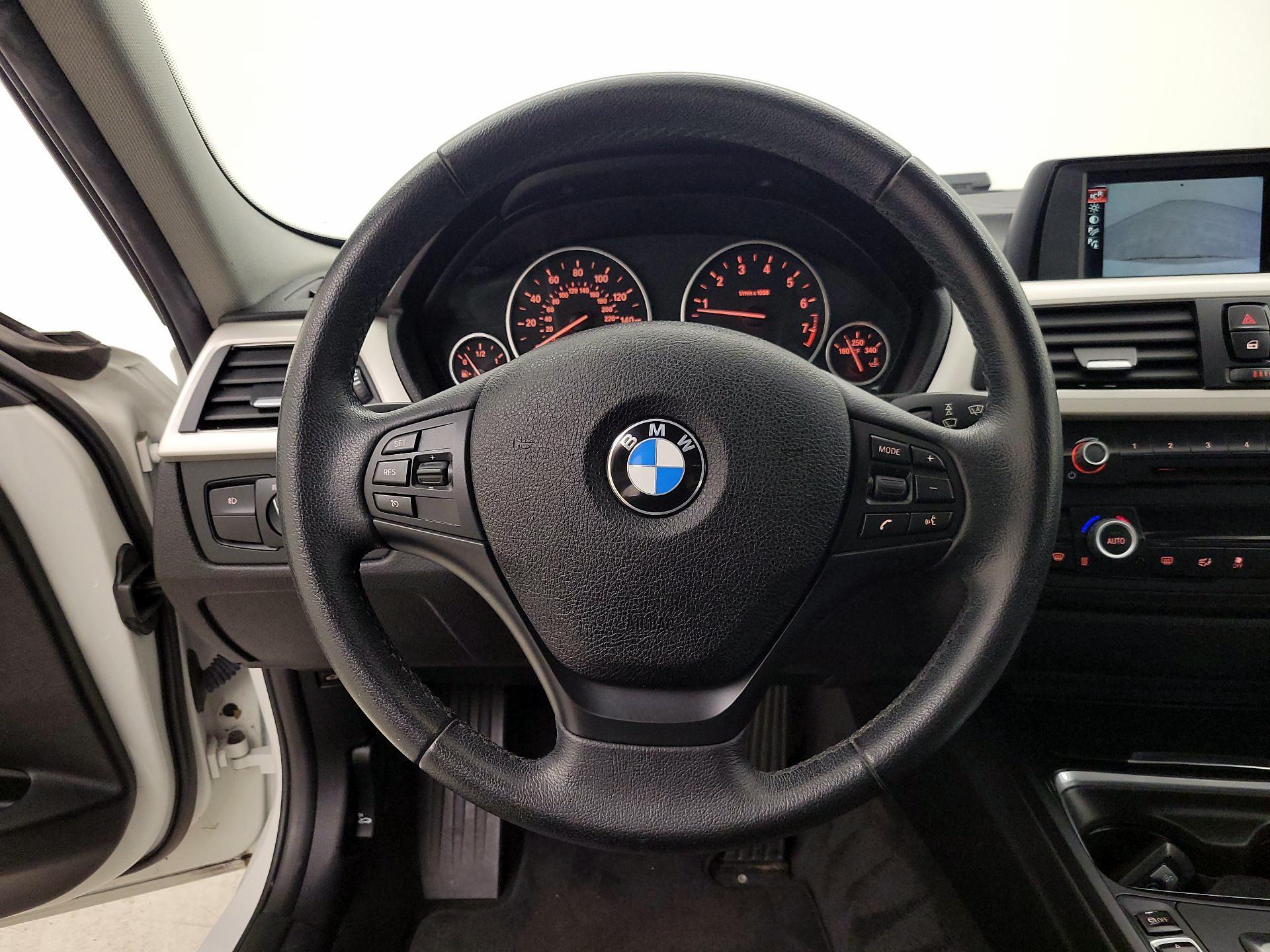 Thumbnail: 2015 BMW 3 Series - 10