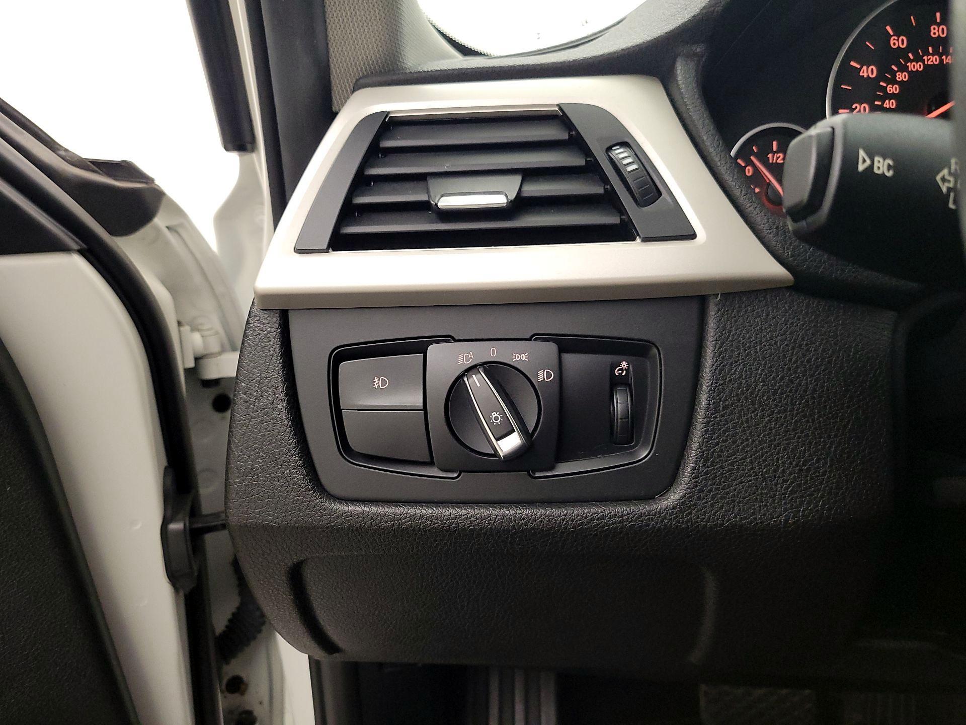 Thumbnail: 2015 BMW 3 Series - 13